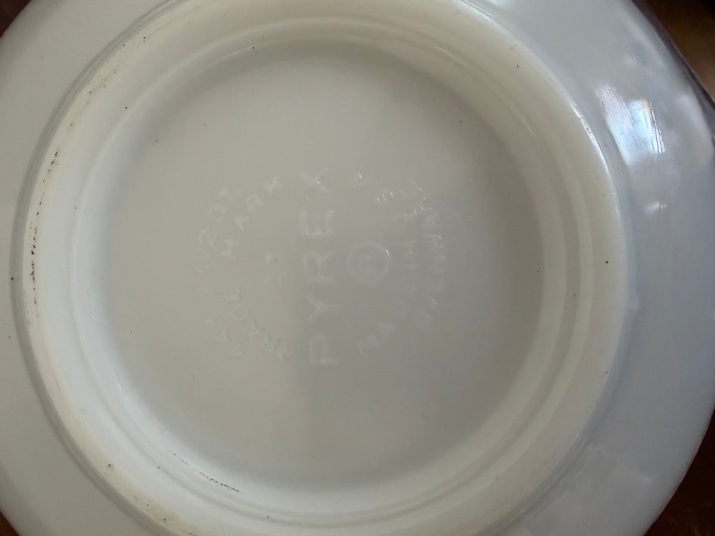 vintage Pyrex Pink Gooseberry Cinderella Mixing Bowl 2 1/2-quart size - 443
