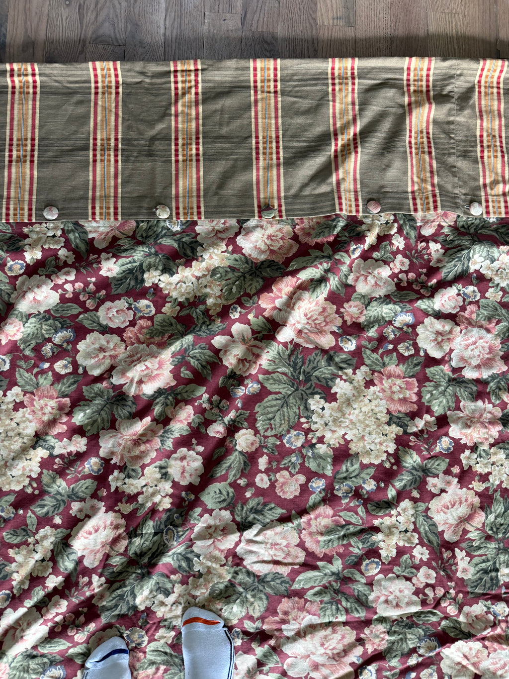 Queen size floral duvet with matching pillow shams