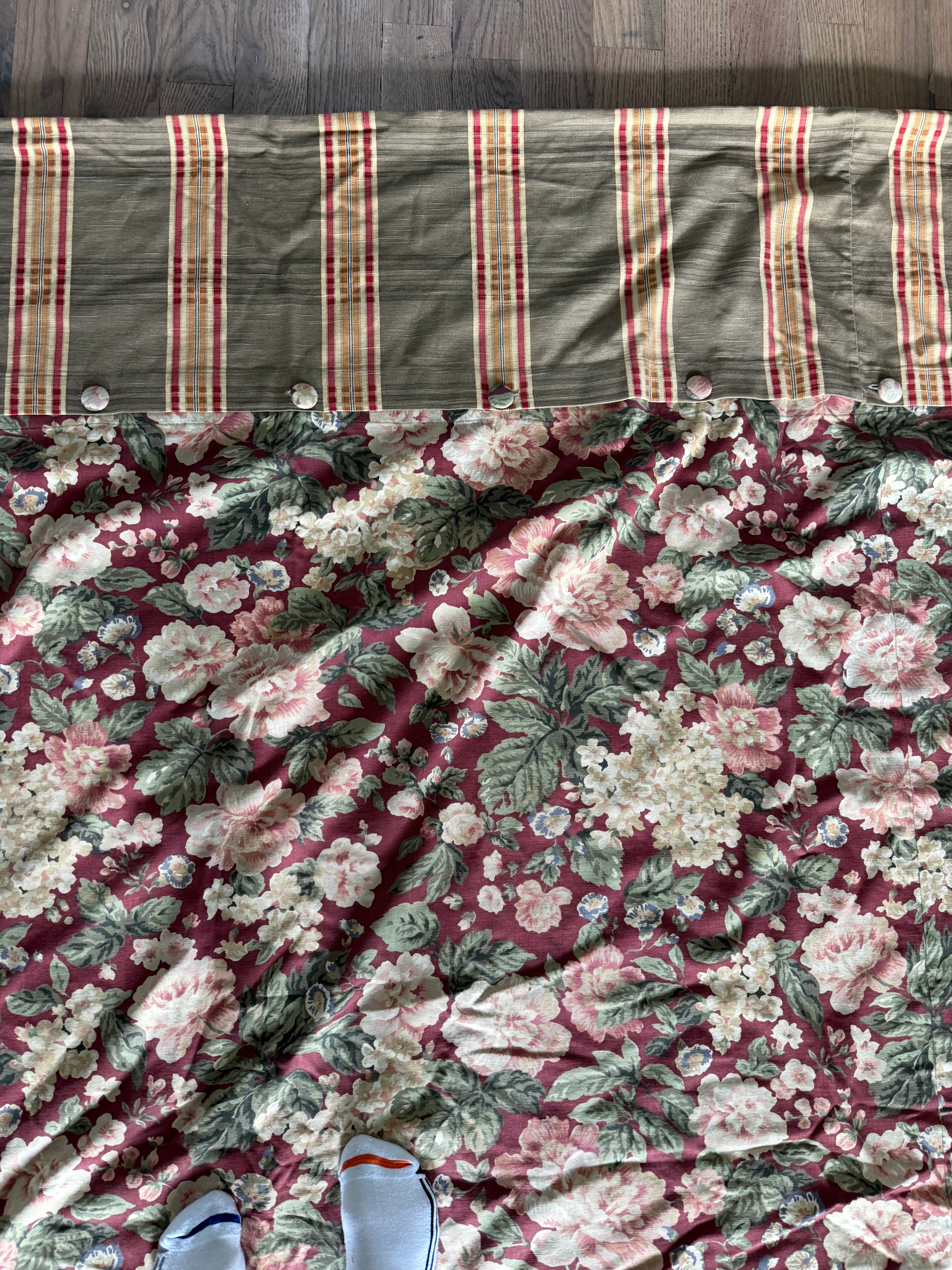 Queen size floral duvet with matching pillow shams
