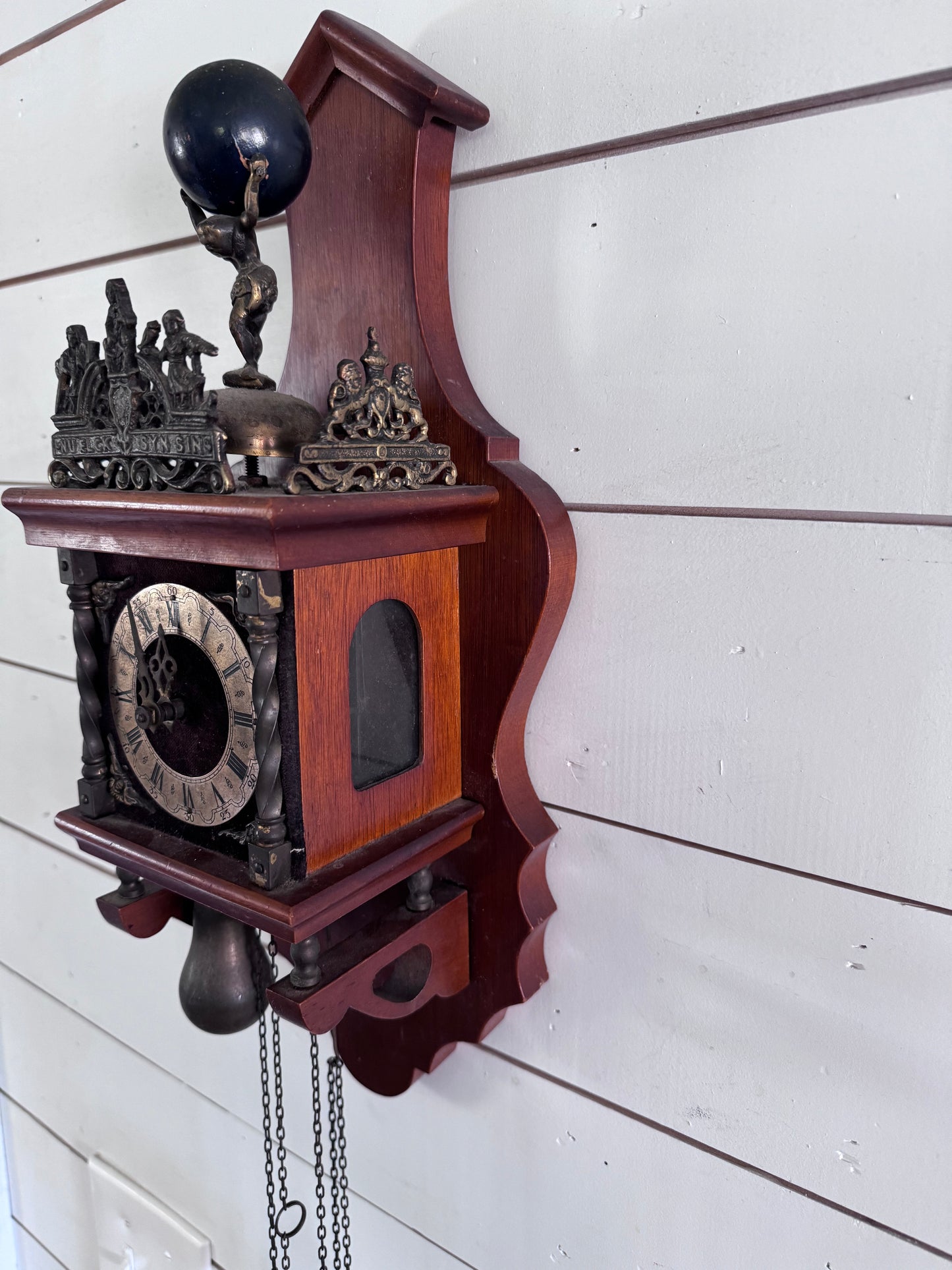 VINTAGE Dutch Nu Elck Syn Sin Chiming Wall Clock (Currently Non Functional probably an issue with how the chain is wound on the gears)