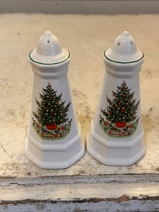 Pfaltzgraff Christmas Heritage salt and pepper set