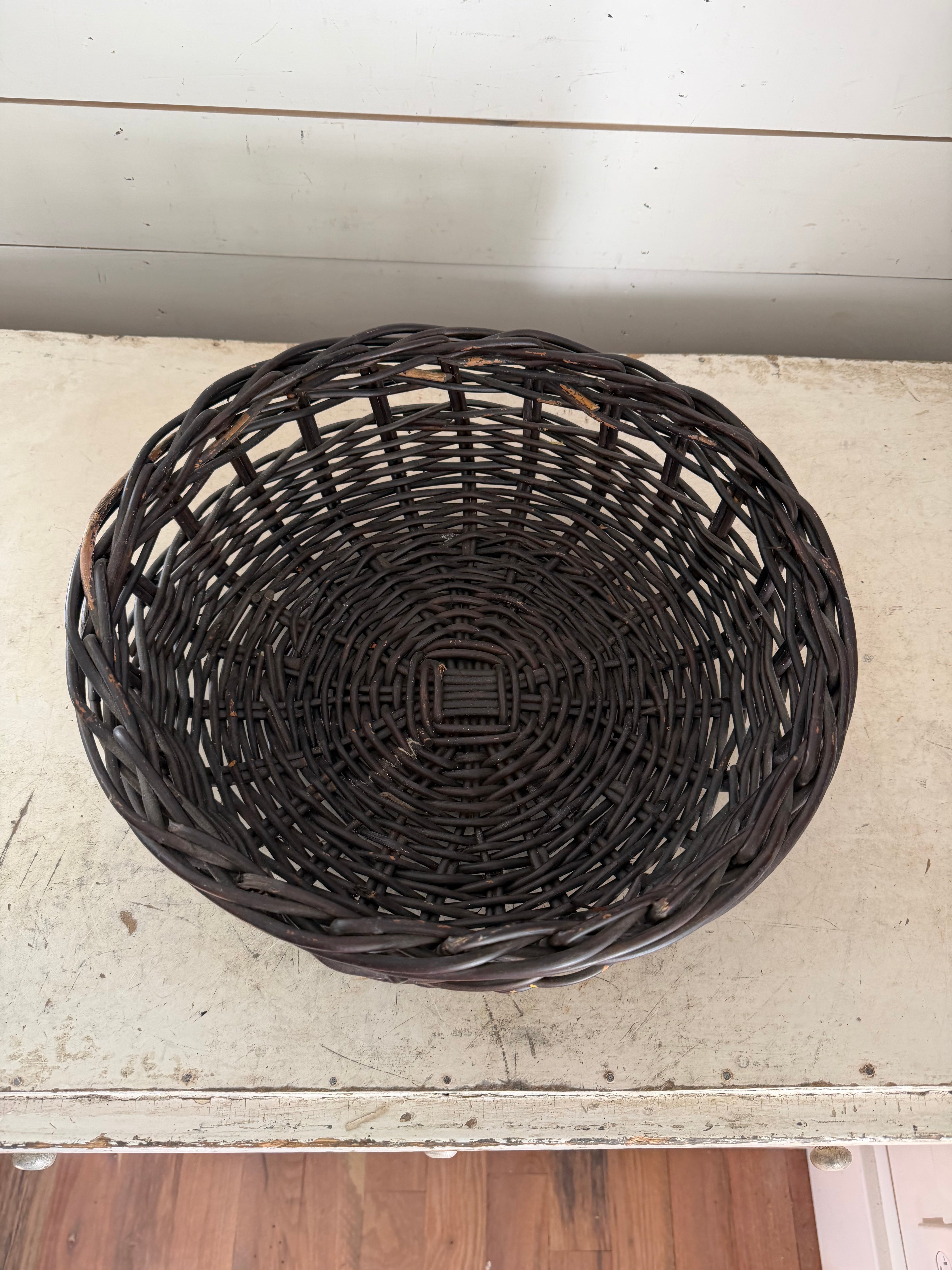 Vintage round wicker basket - Brown
