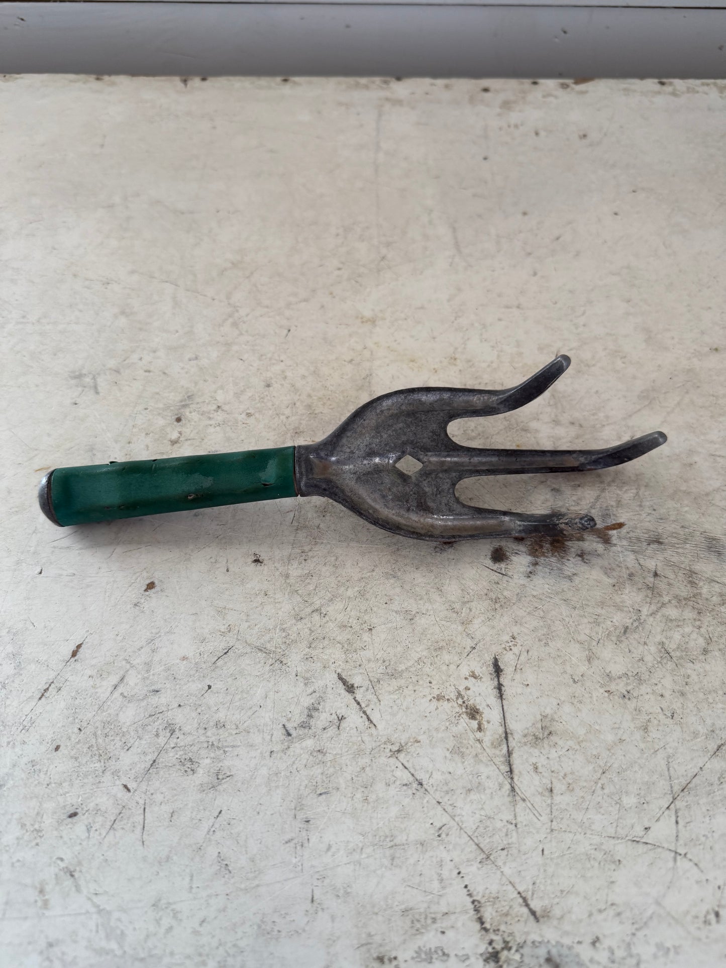 Vintage garden claw