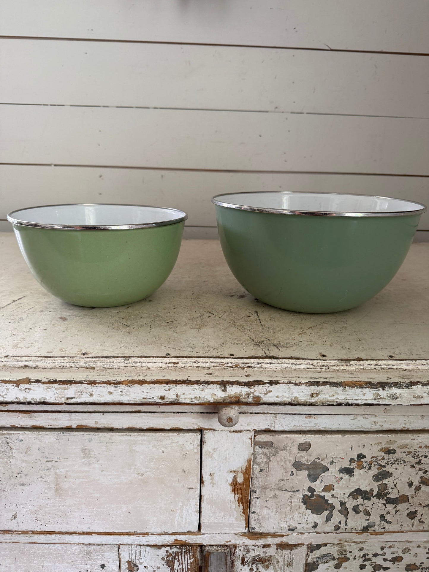 Green enamel bowl set