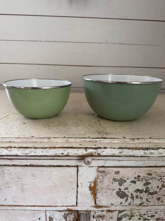 Green enamel bowl set