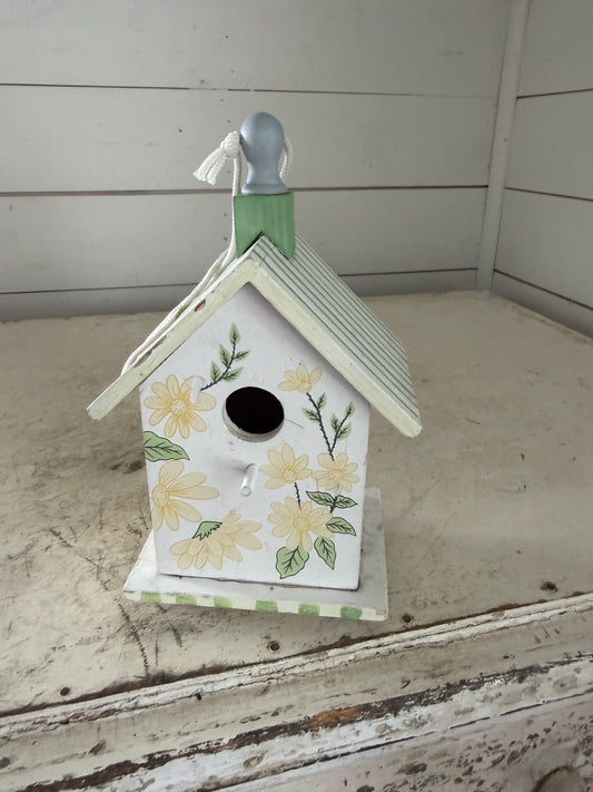 Small Birdhouse will get makeover