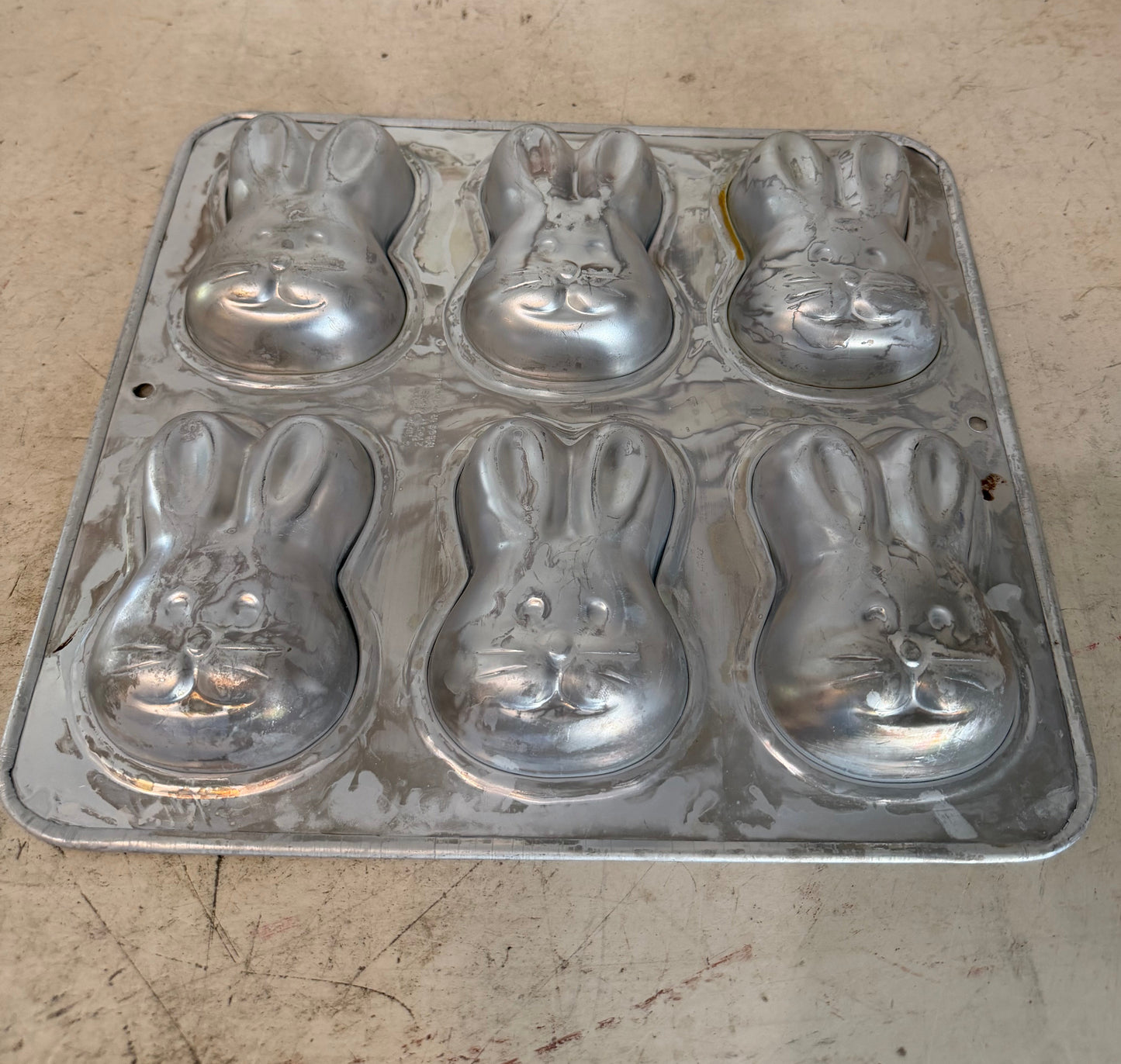 WILTON MINI BUNNY Rabbit Faces 6 Cav SHAPES ALUMINUM CAKE PAN