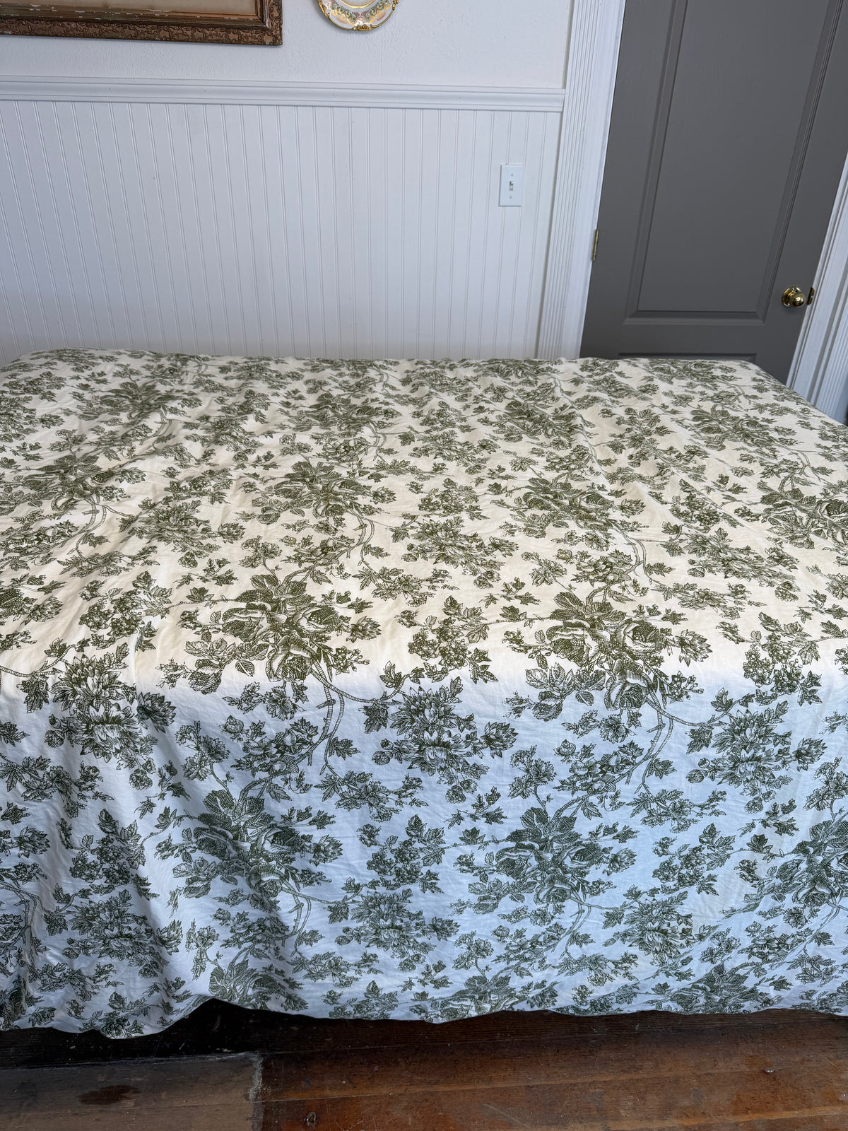 Green Rose Toile Duvet Cover & Insert Queen