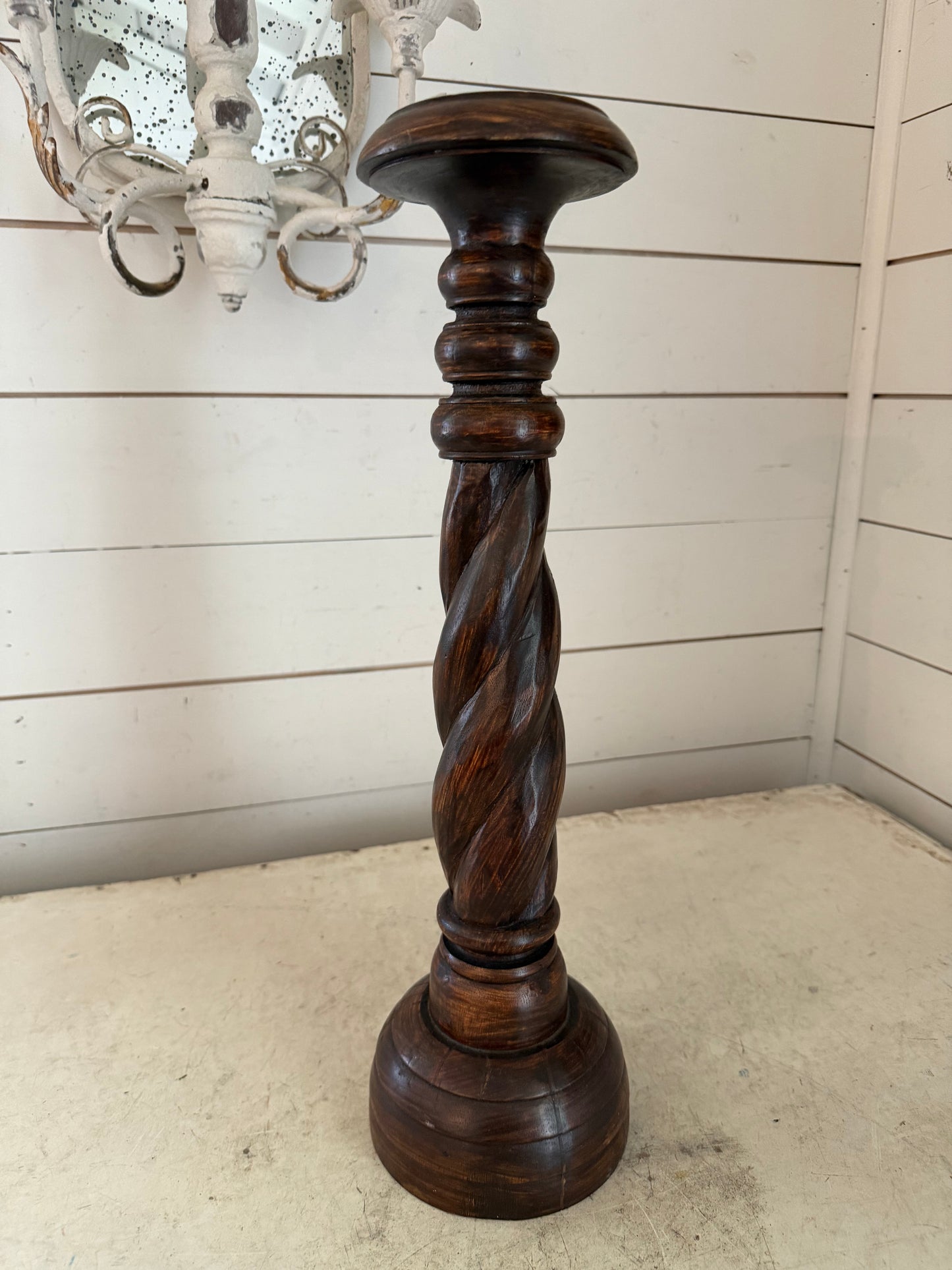 Twisted candlestick