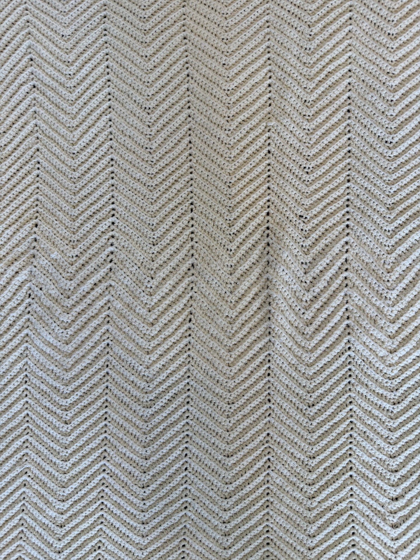 Cream zig zag Lap Afghan