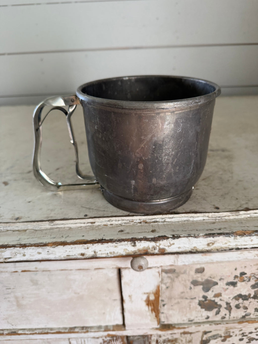 Vintage Foley 5-cup aluminum flour sifter with a squeeze-action handle