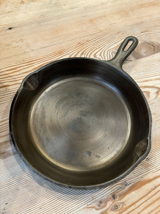 Cast-iron pan 10.5”