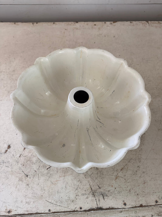 White Bundt Pan
