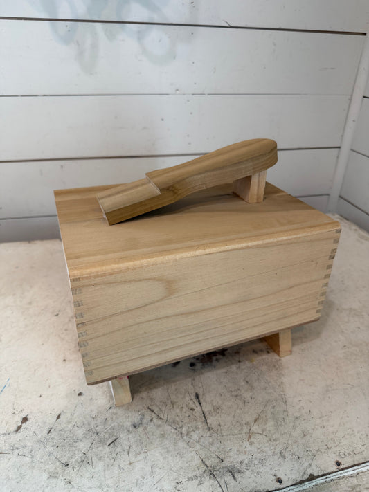 Wooden shoe shine box will get makeover