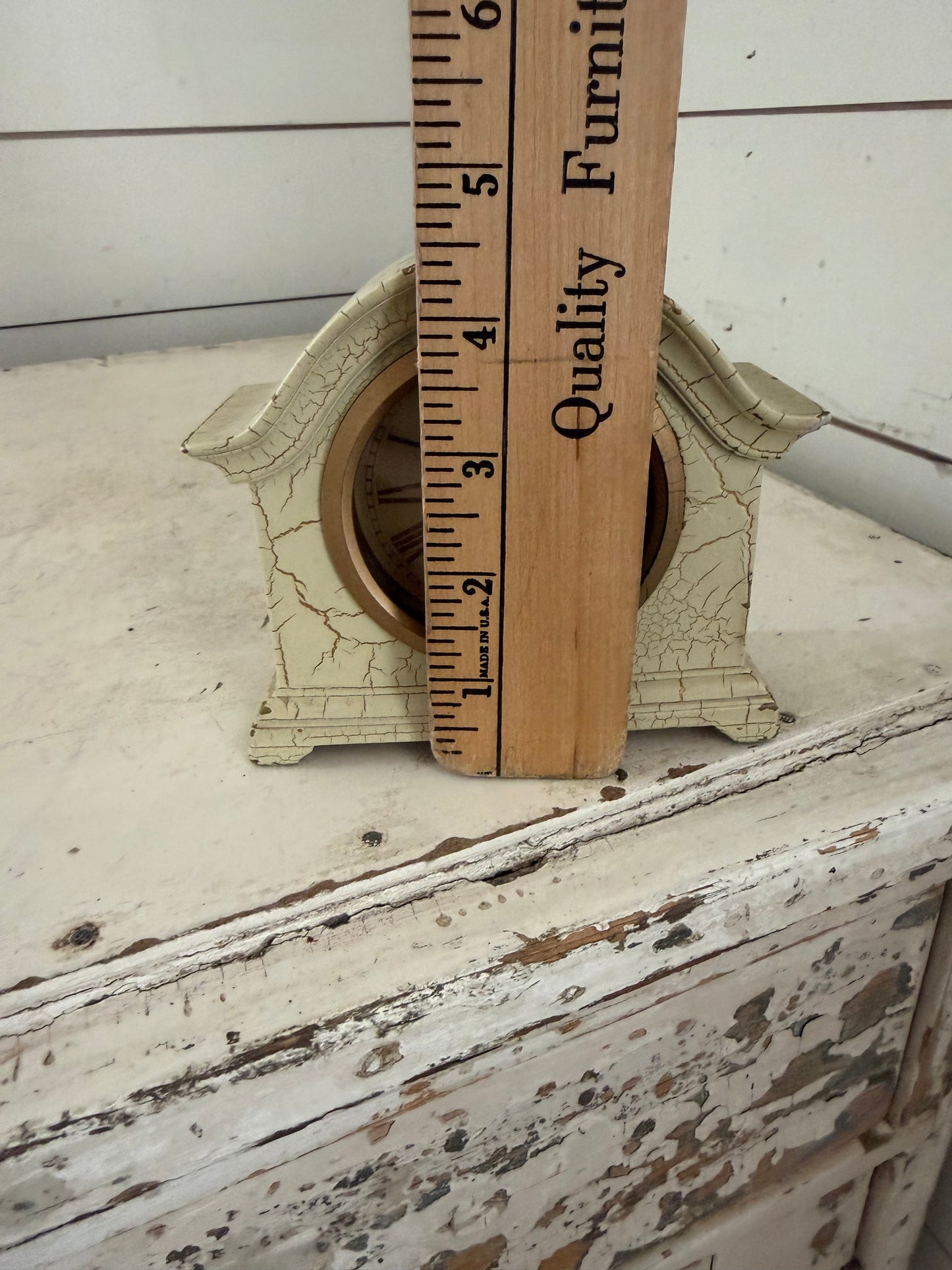 Vintage Howard Miller Resin Quartz Clock Desktop Beige 4.5" Tall