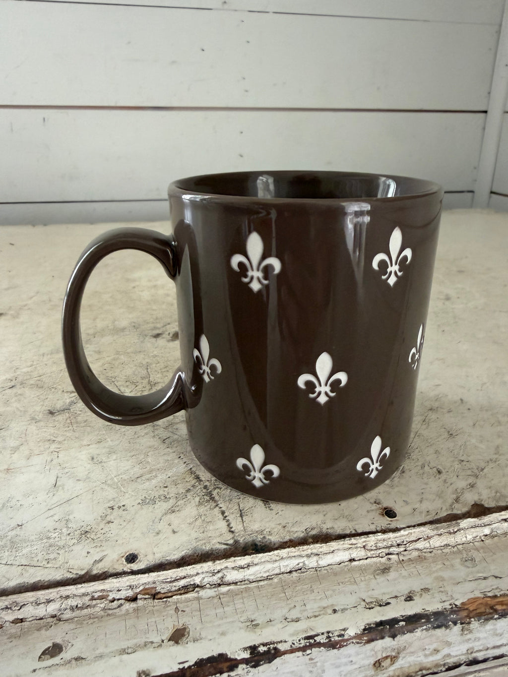 Brown Fleur De Lis mug
