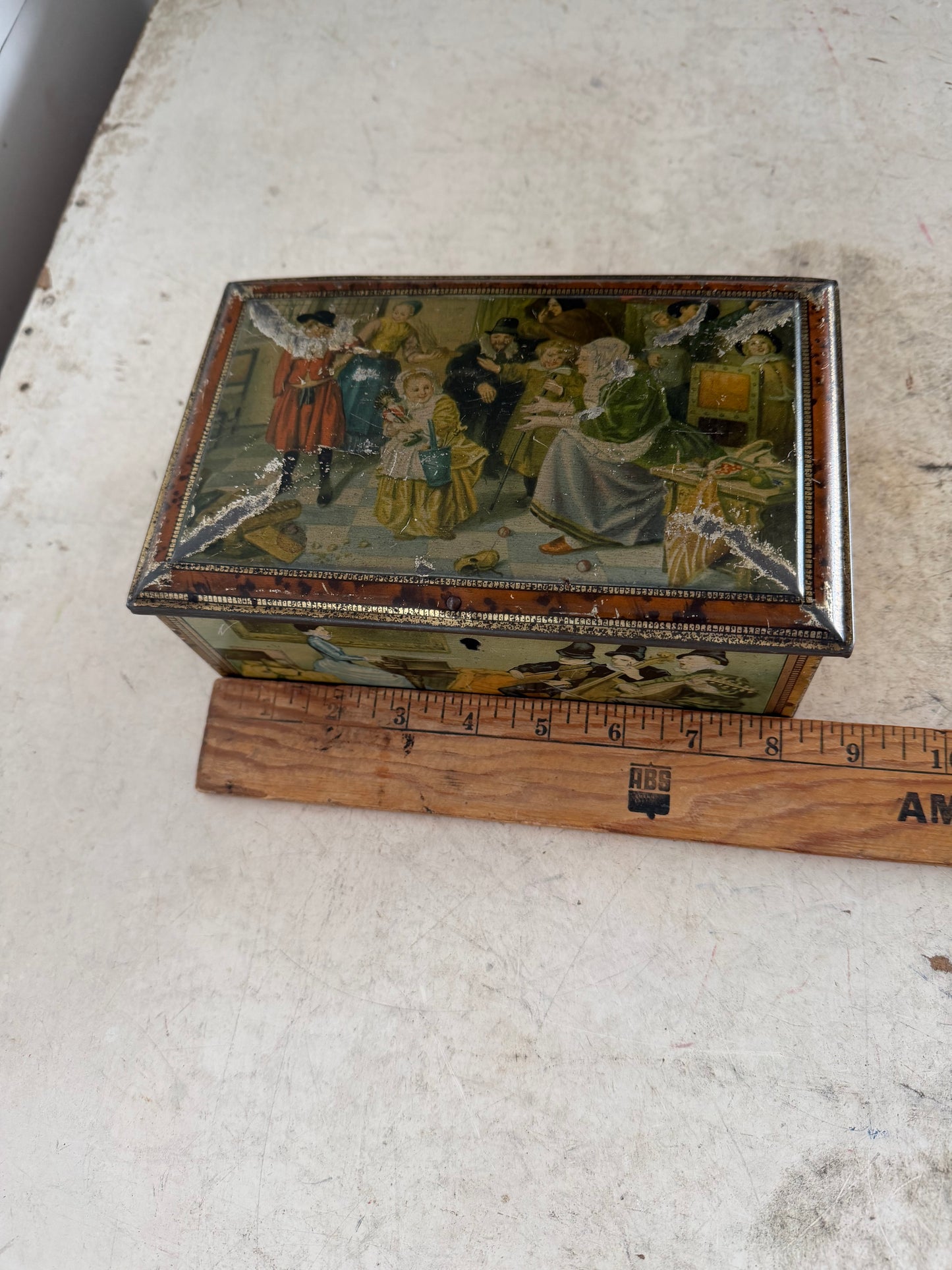 Vintage tin with Colonial scene