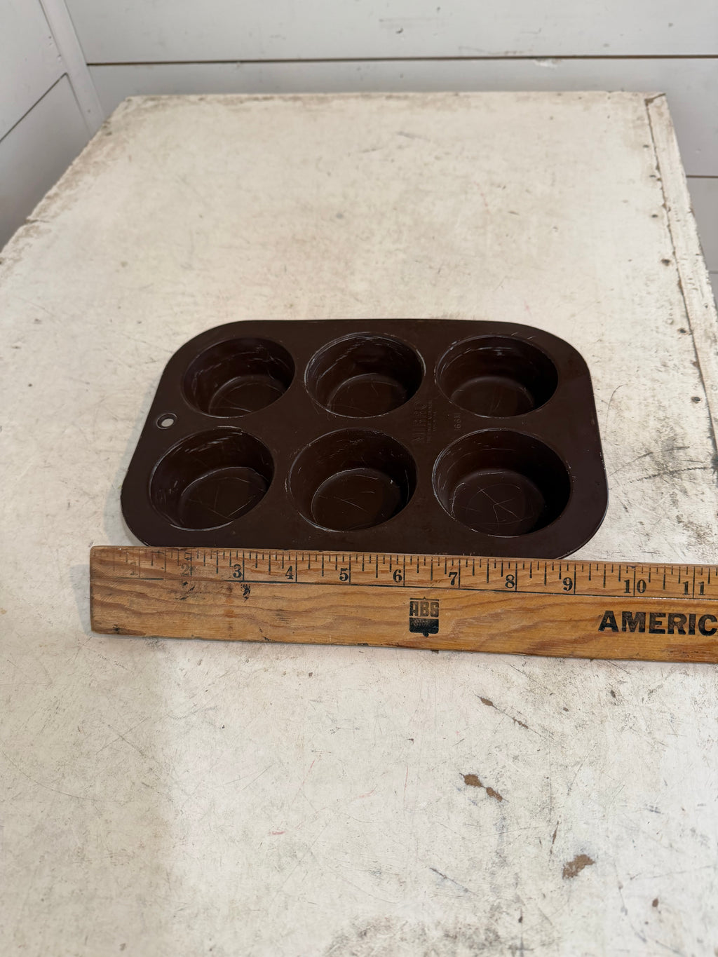 Vintage brown Six muffin tin