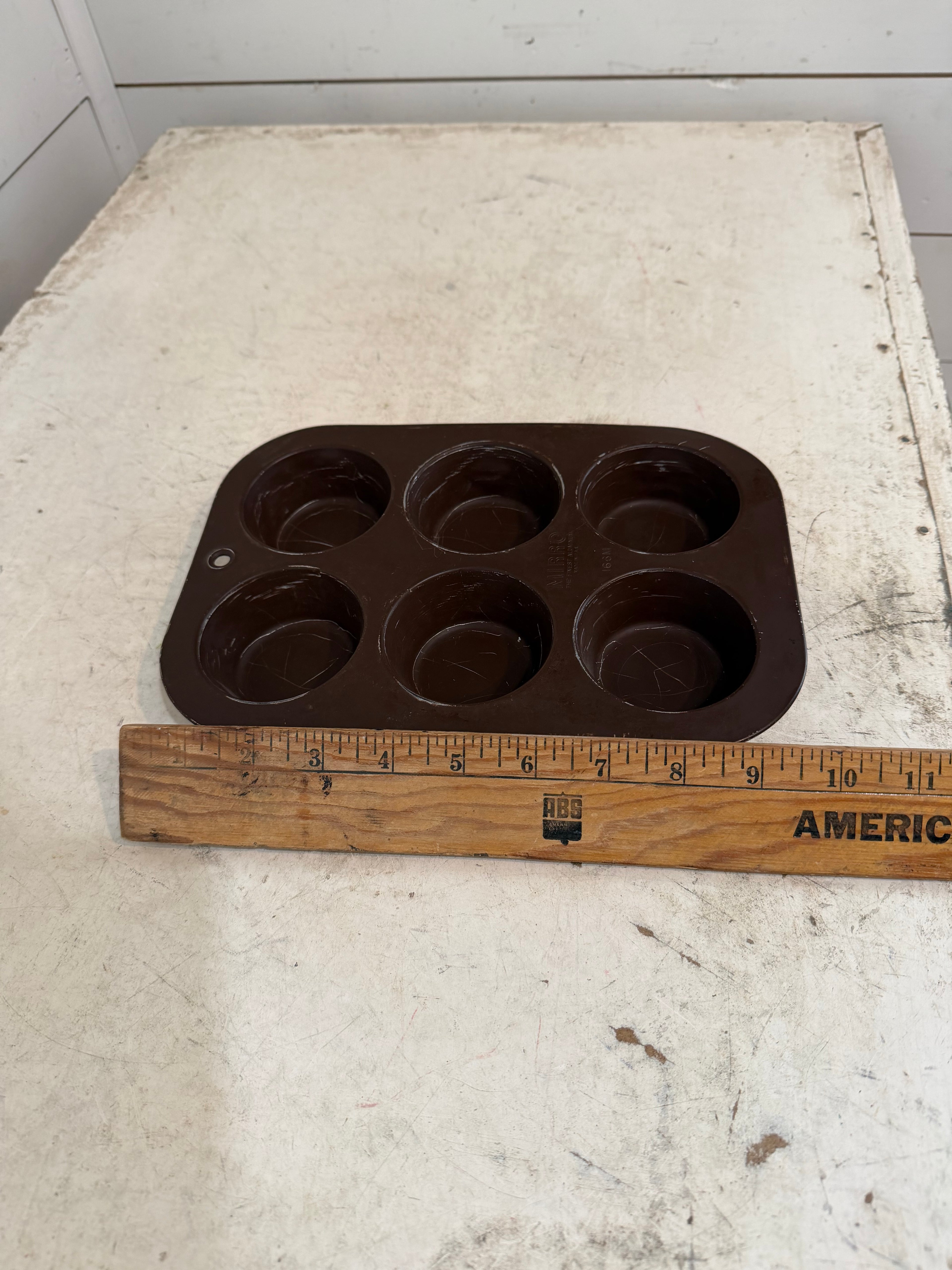 Vintage brown Six muffin tin
