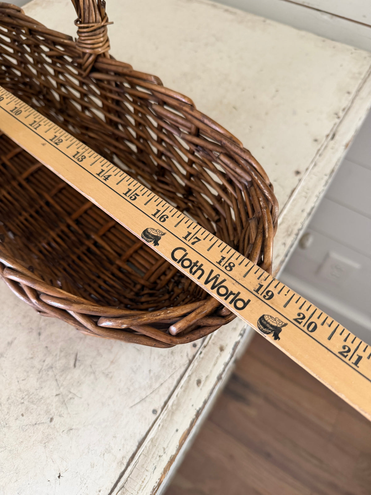 Long wicker gathering basket with handle in middle