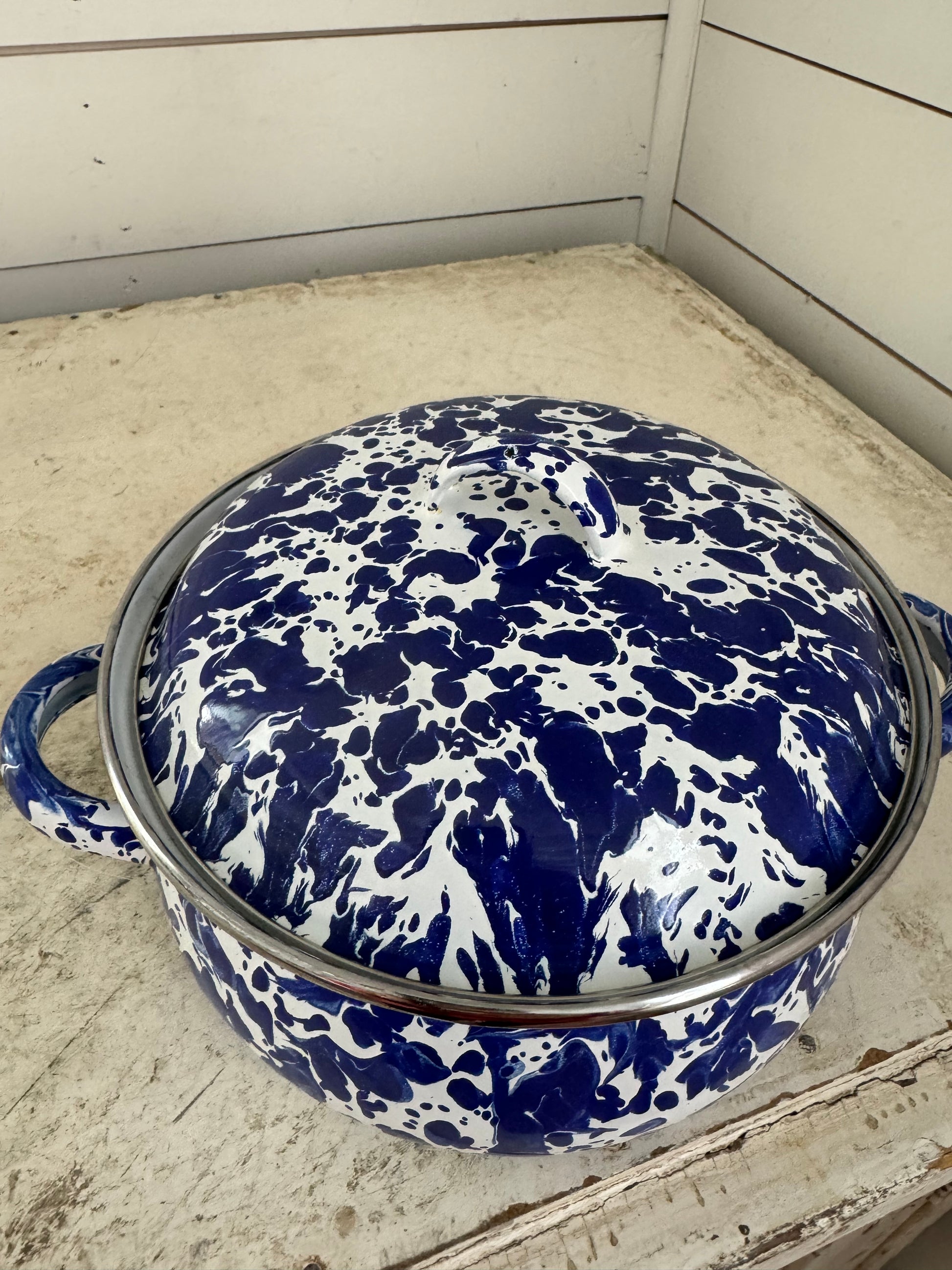 4 quart Golden Rabbit Enamelware Dutch Oven, Cobalt Swirl Dutch Oven f –  Jami Ray Vintage