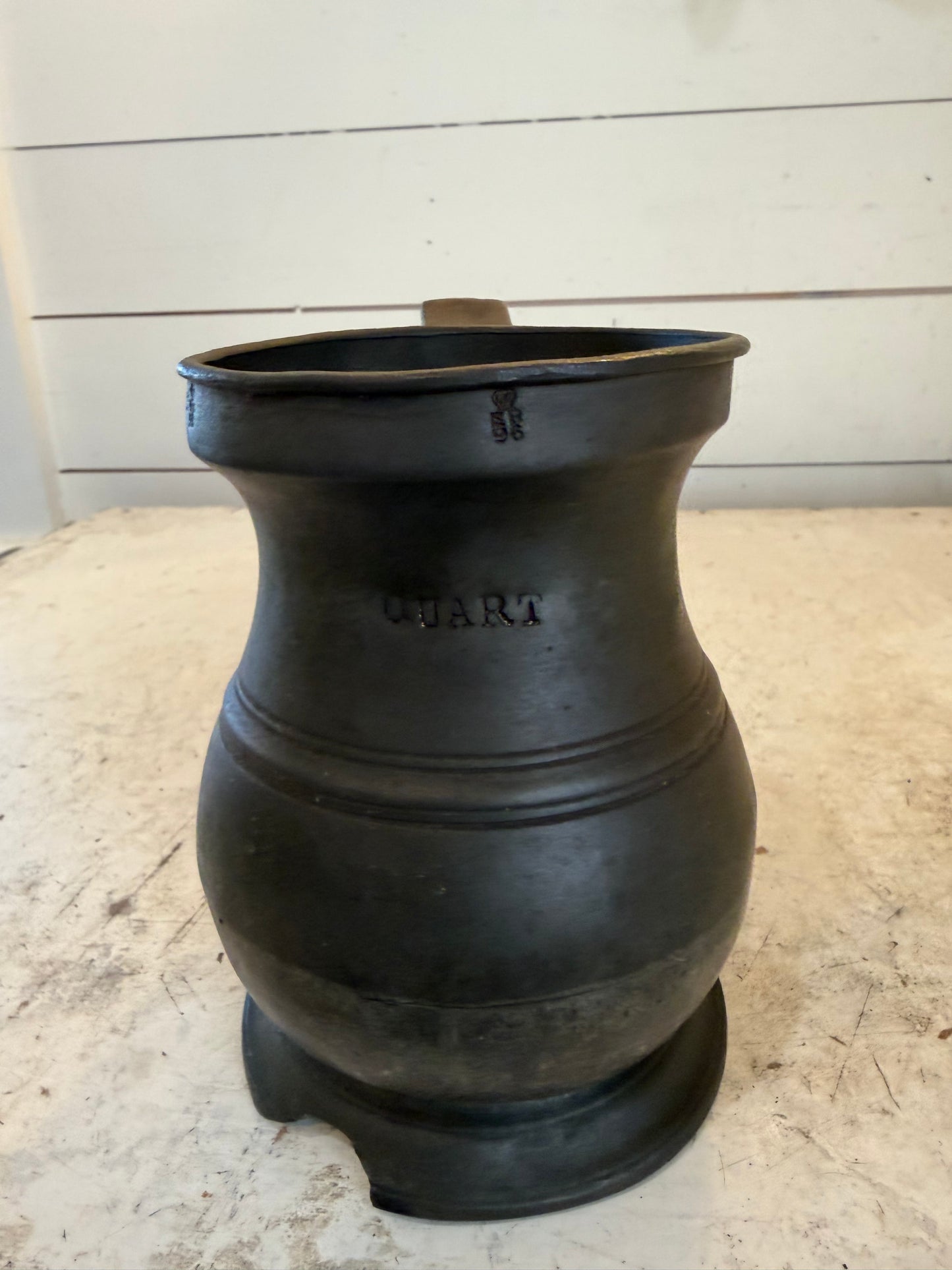Antique pewter tanker, Victorian era - Quart - has a chip in the base