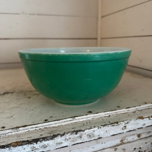 Vintage Pyrex GREEN 2Qt Nesting Mixing Bowl as is