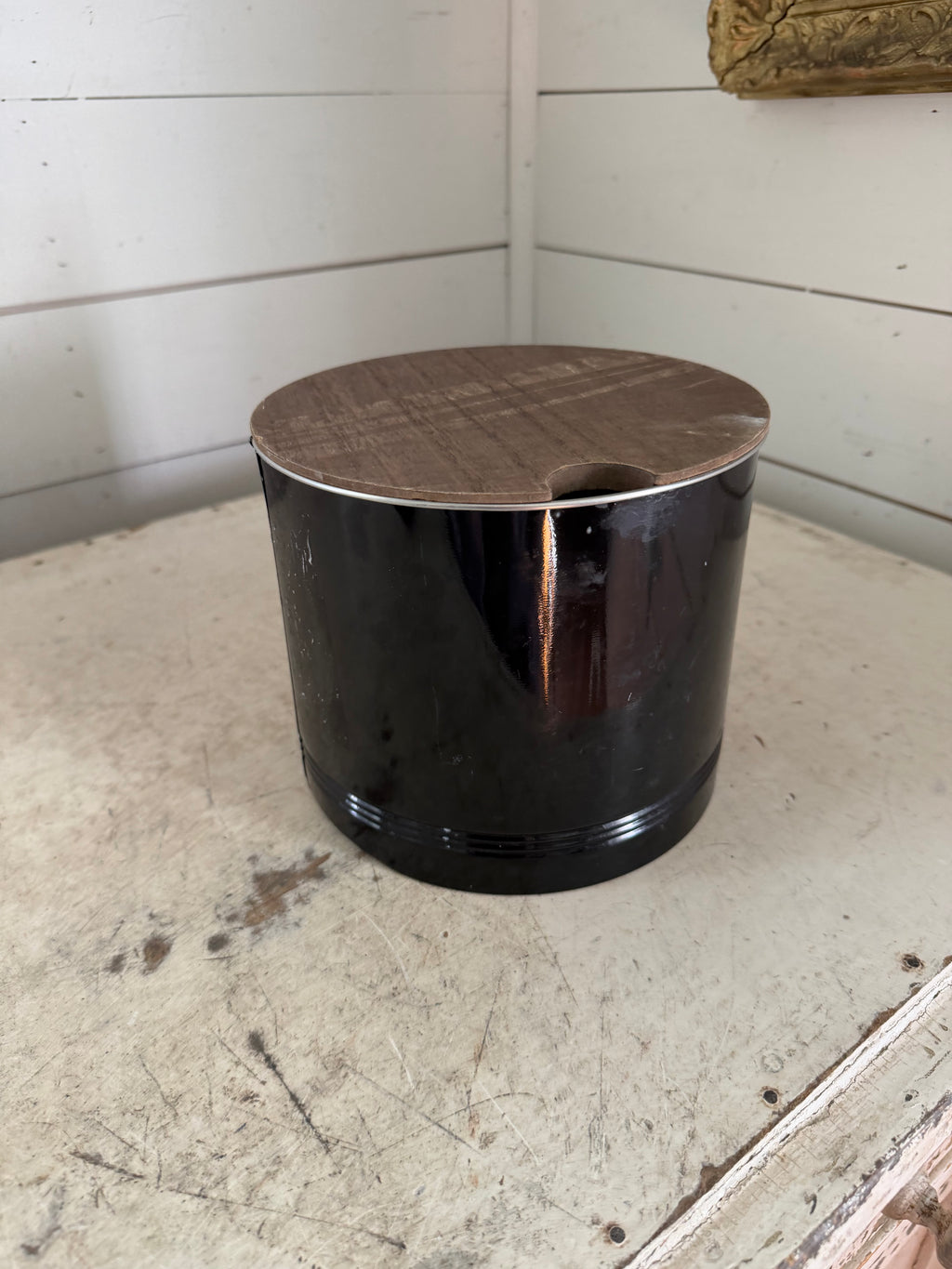 Black enamel bucket will get makeover