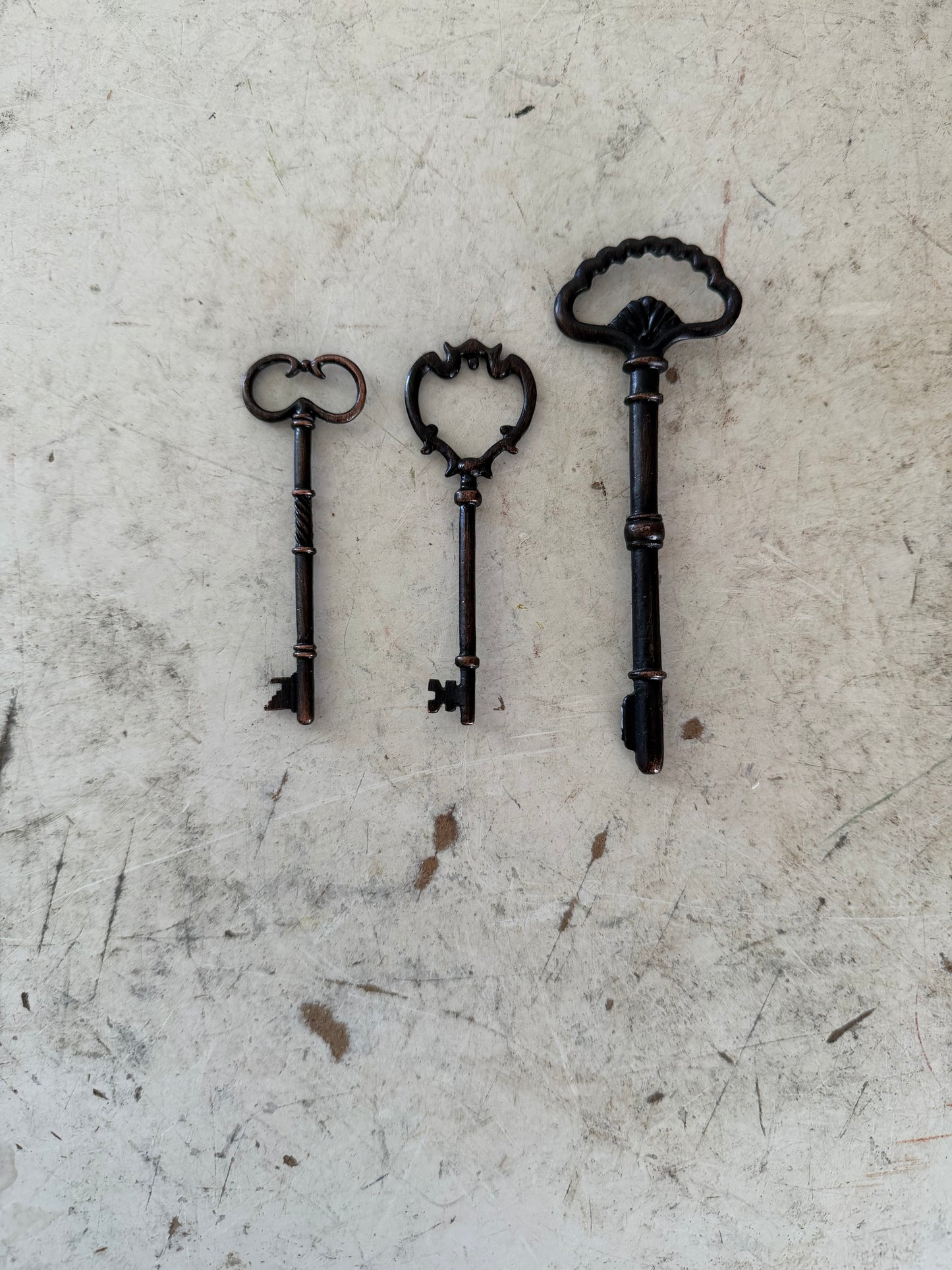Set of 3 Faux Skeleton Style Keys