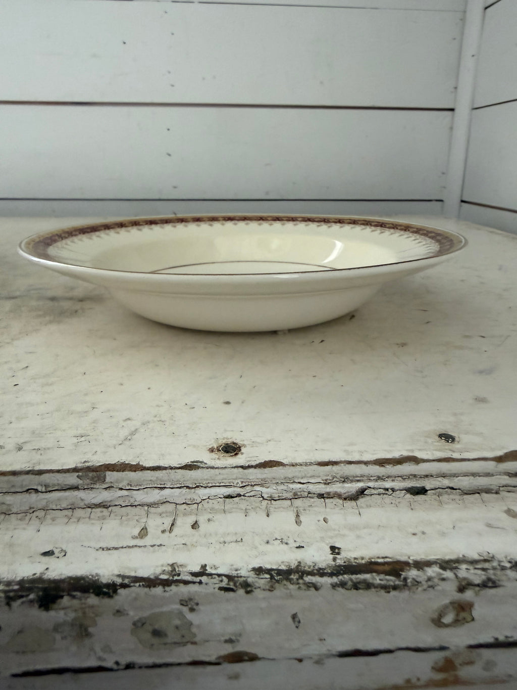 Vintage Homer Laughlin Eggshell Georgian Bowl w/gold trim