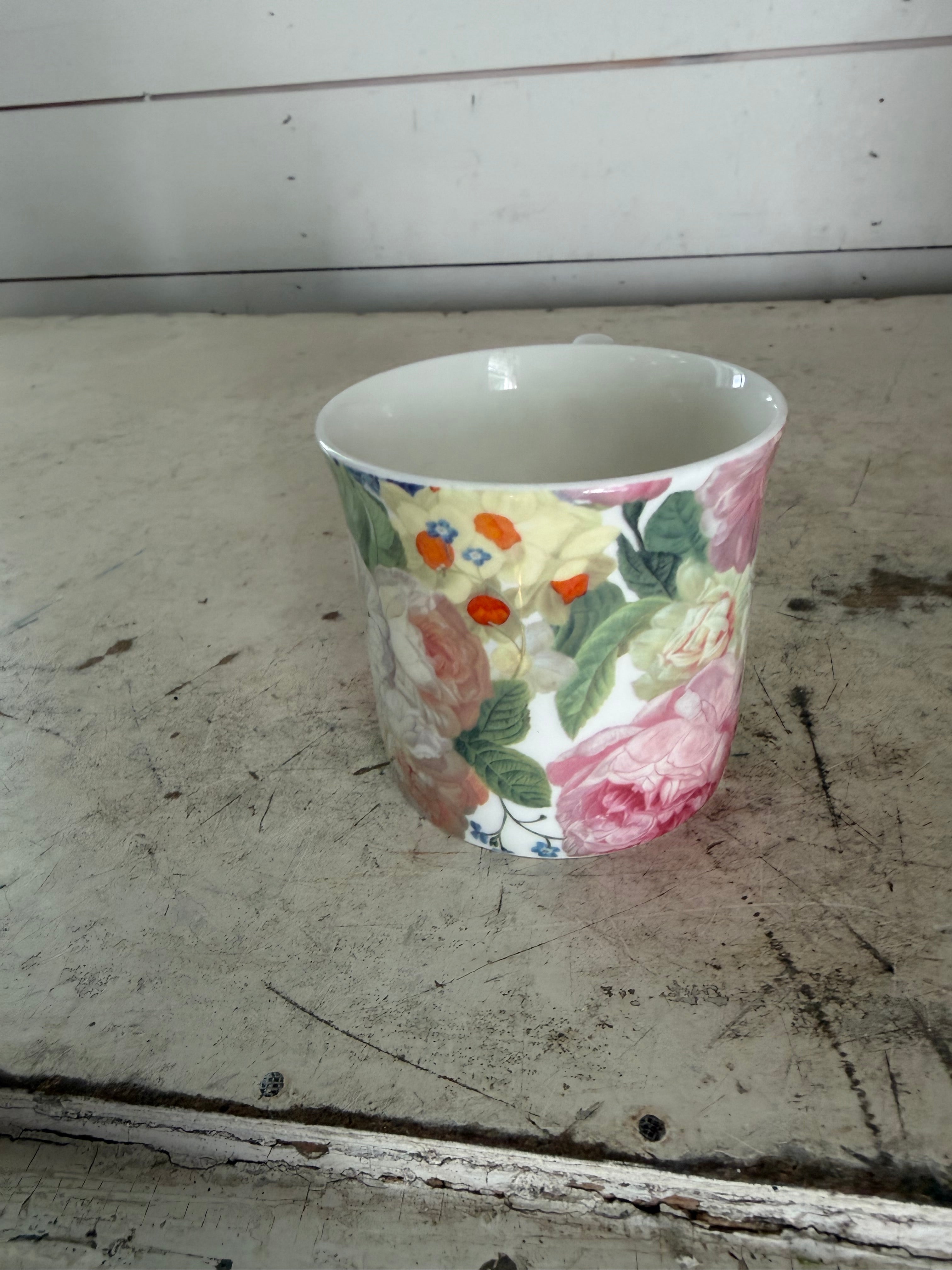 Floral mug all over pattern