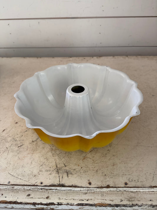 Yellow Ombré Bunt Pan