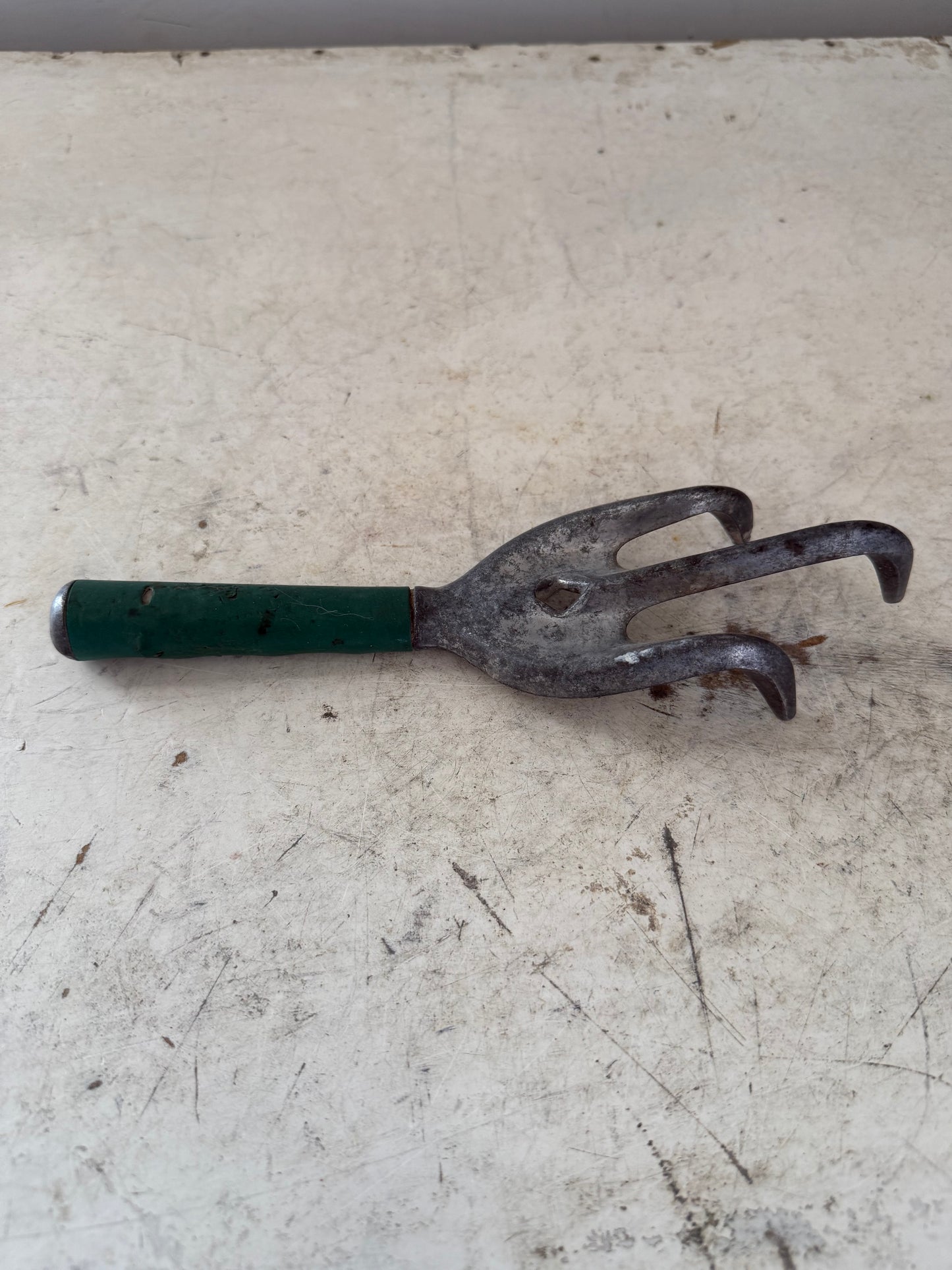 Vintage garden claw