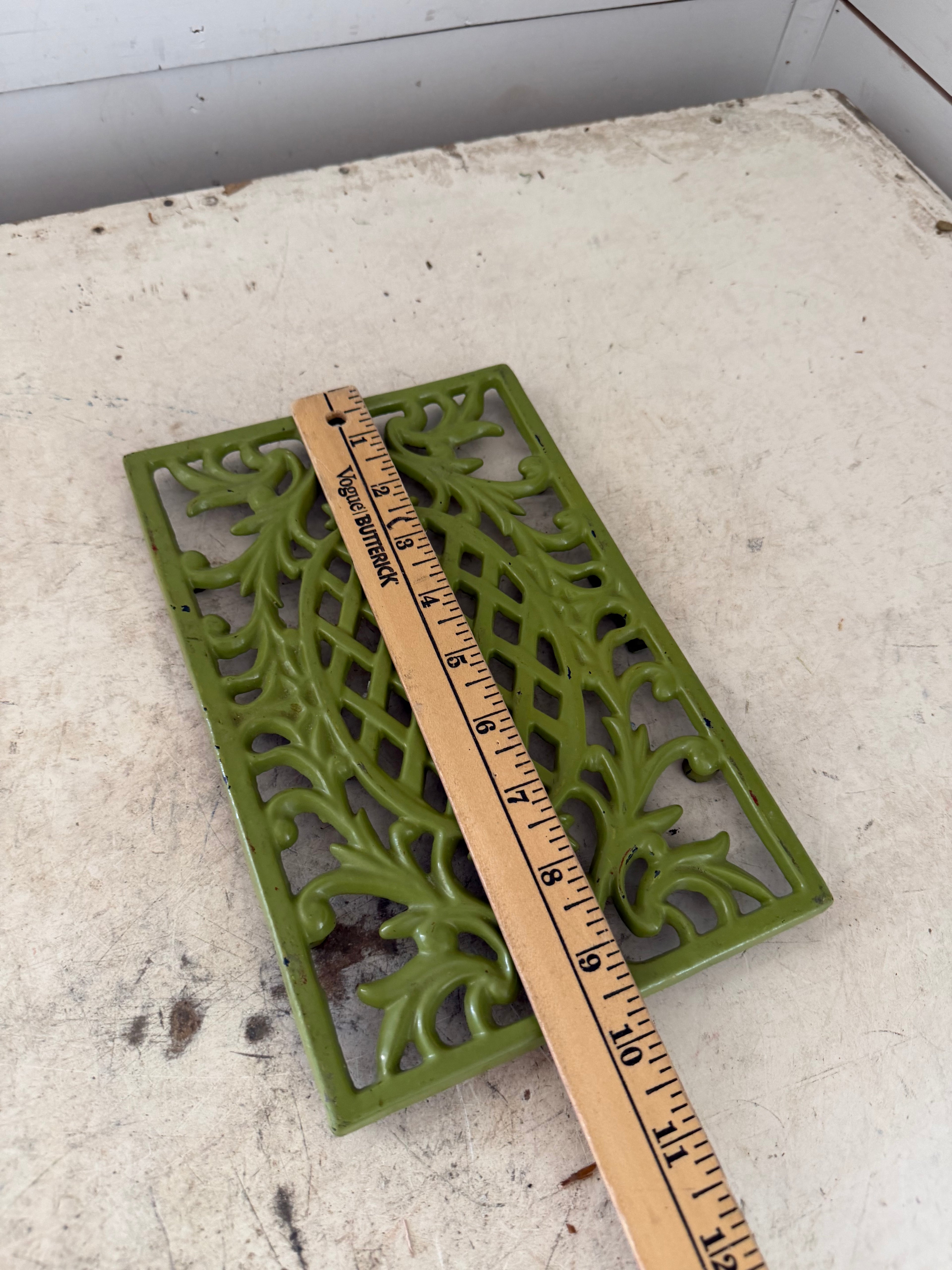 Green cast-iron trivet