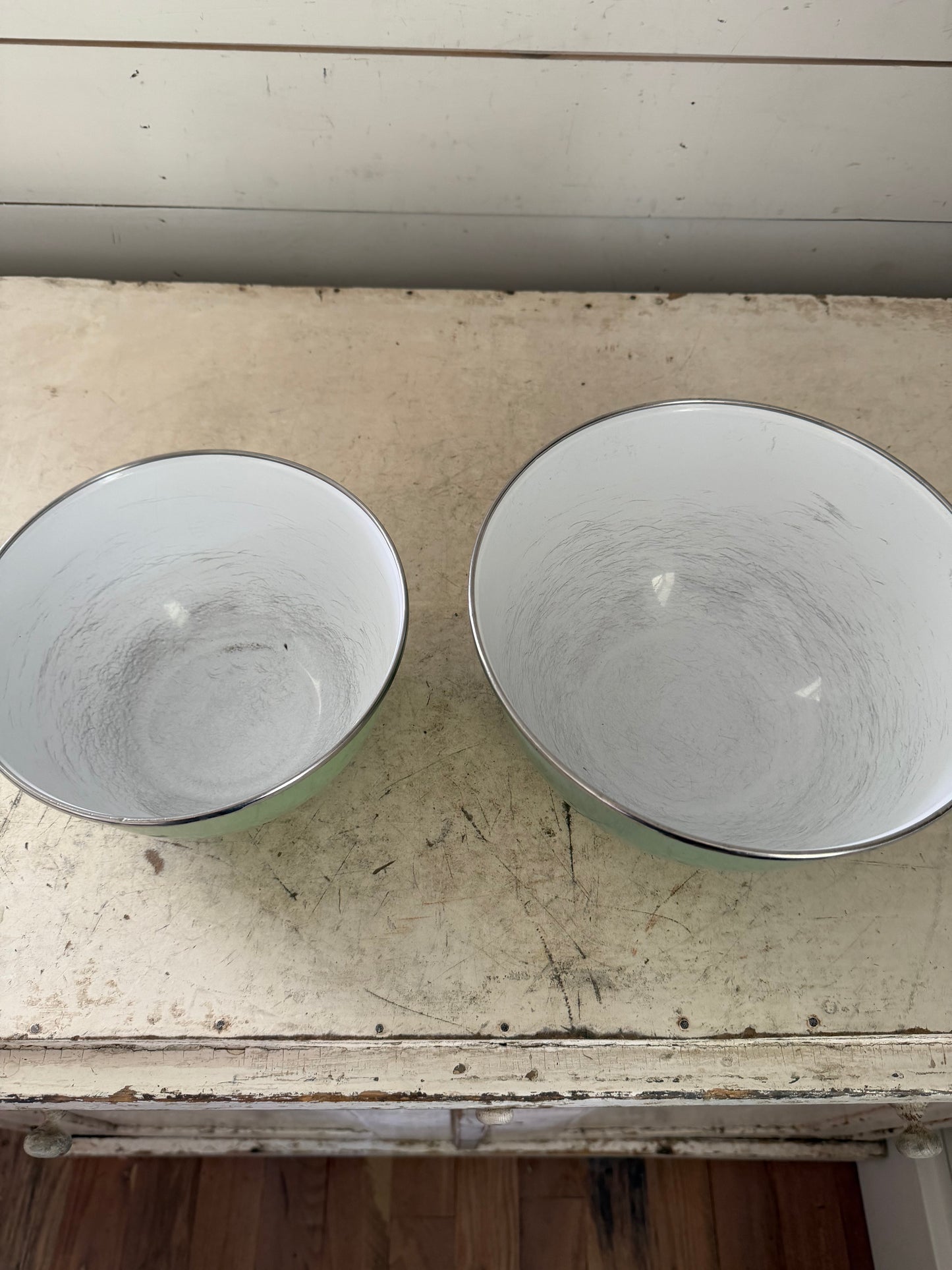 Green enamel bowl set