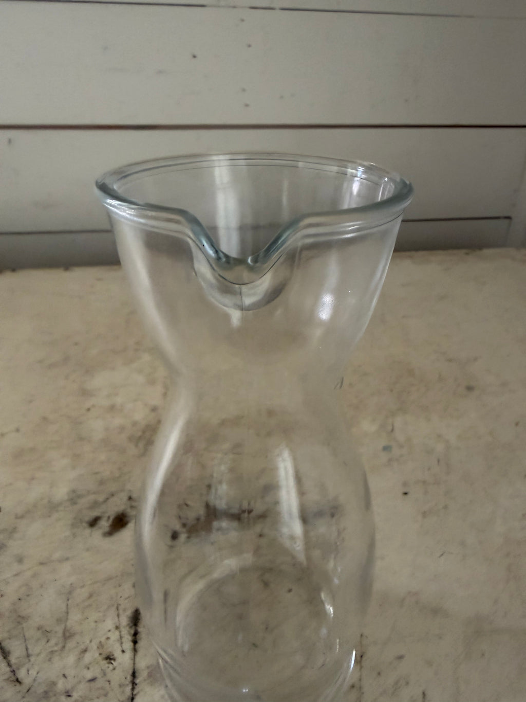 classic 0.5-liter clear glass table carafe