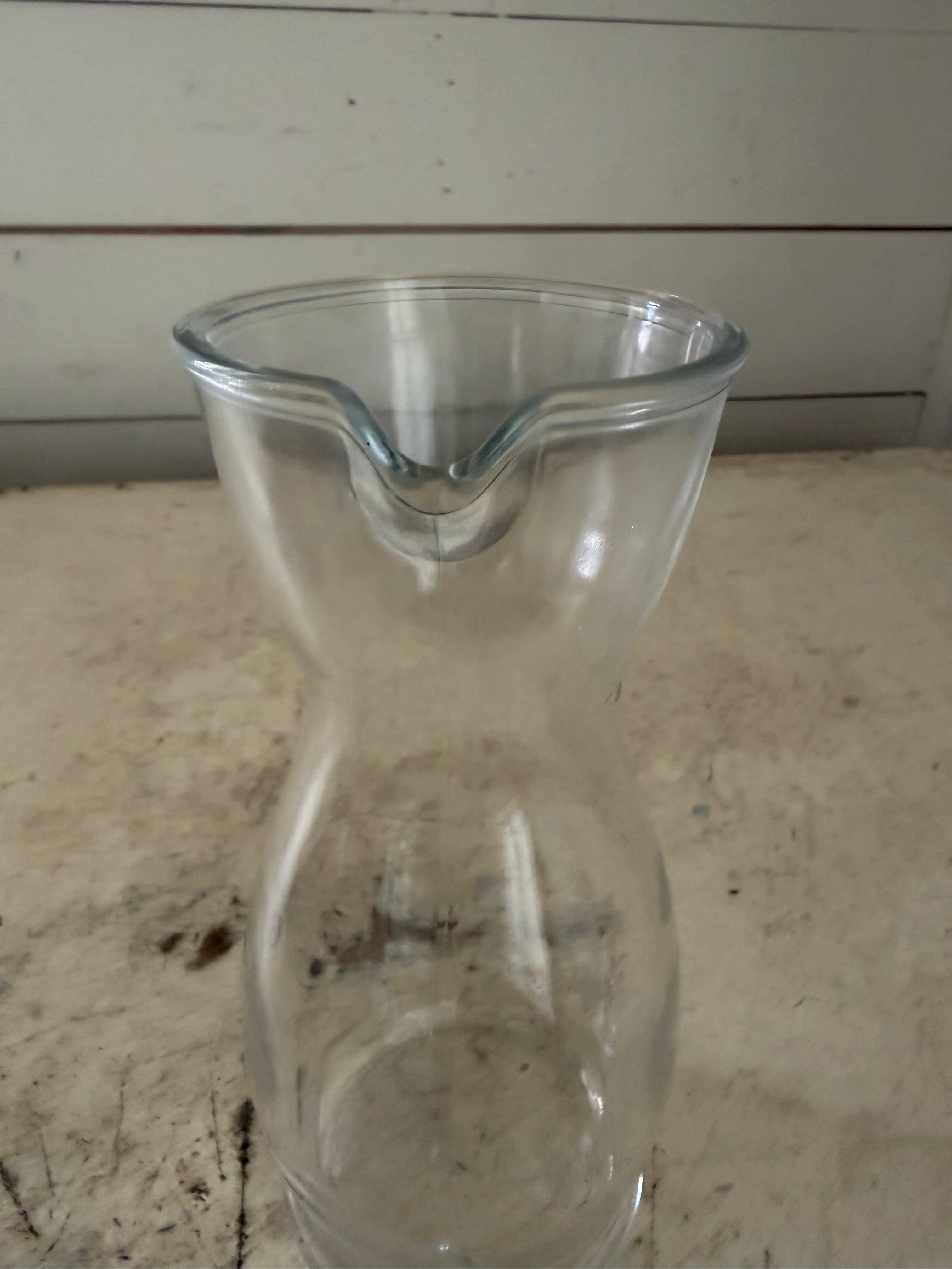 classic 0.5-liter clear glass table carafe