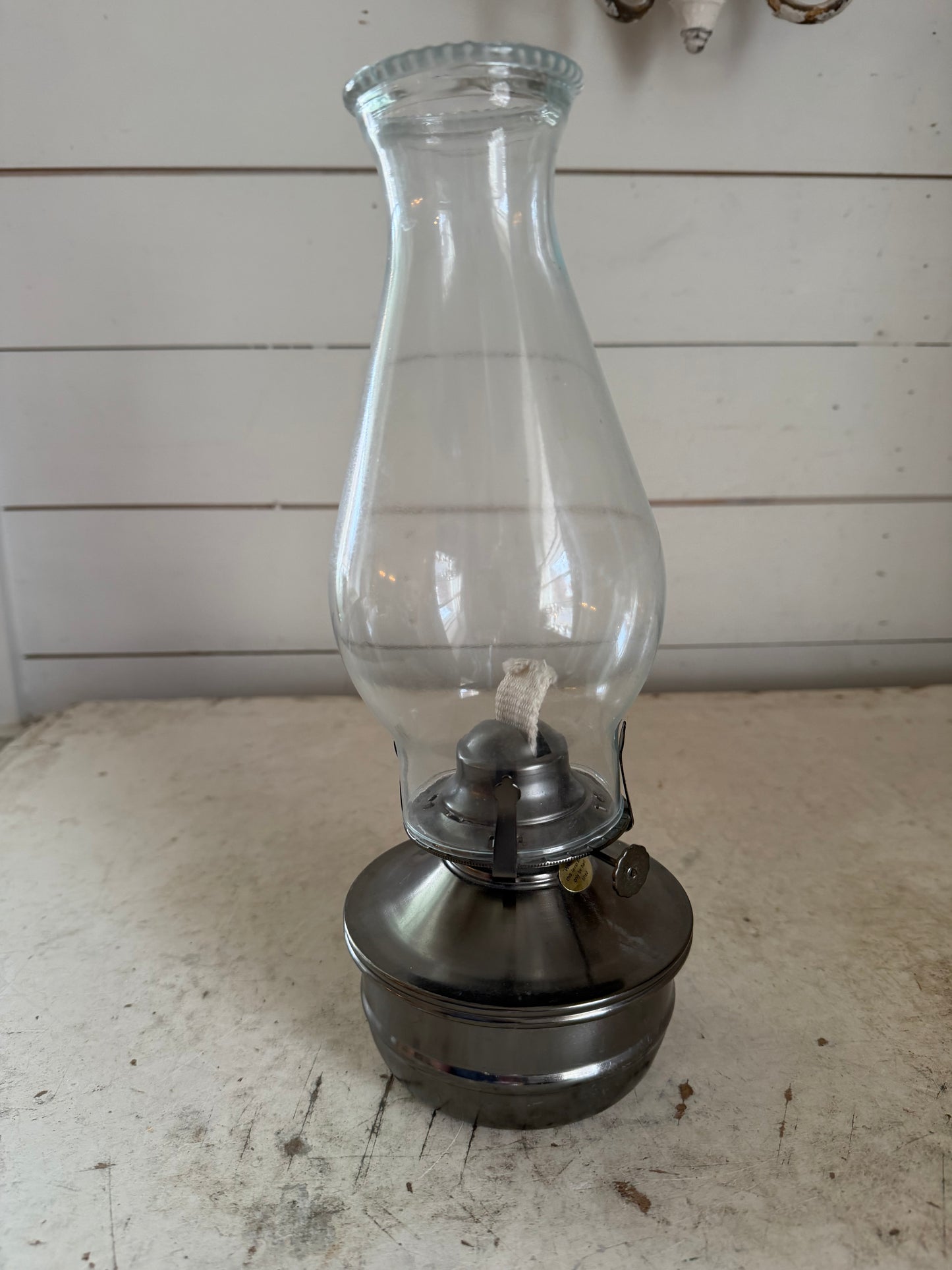 Hurricane oil lamp