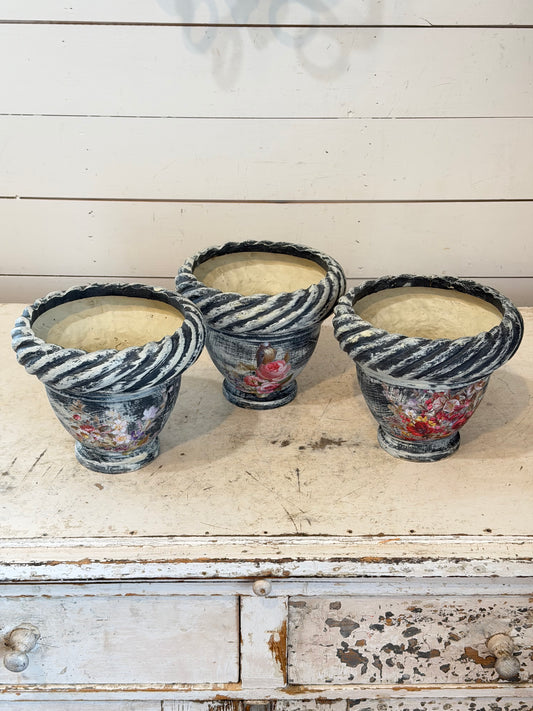 Vintage style pot painted in DIY paint and white wax waxed - Sold individually, chosen randomly