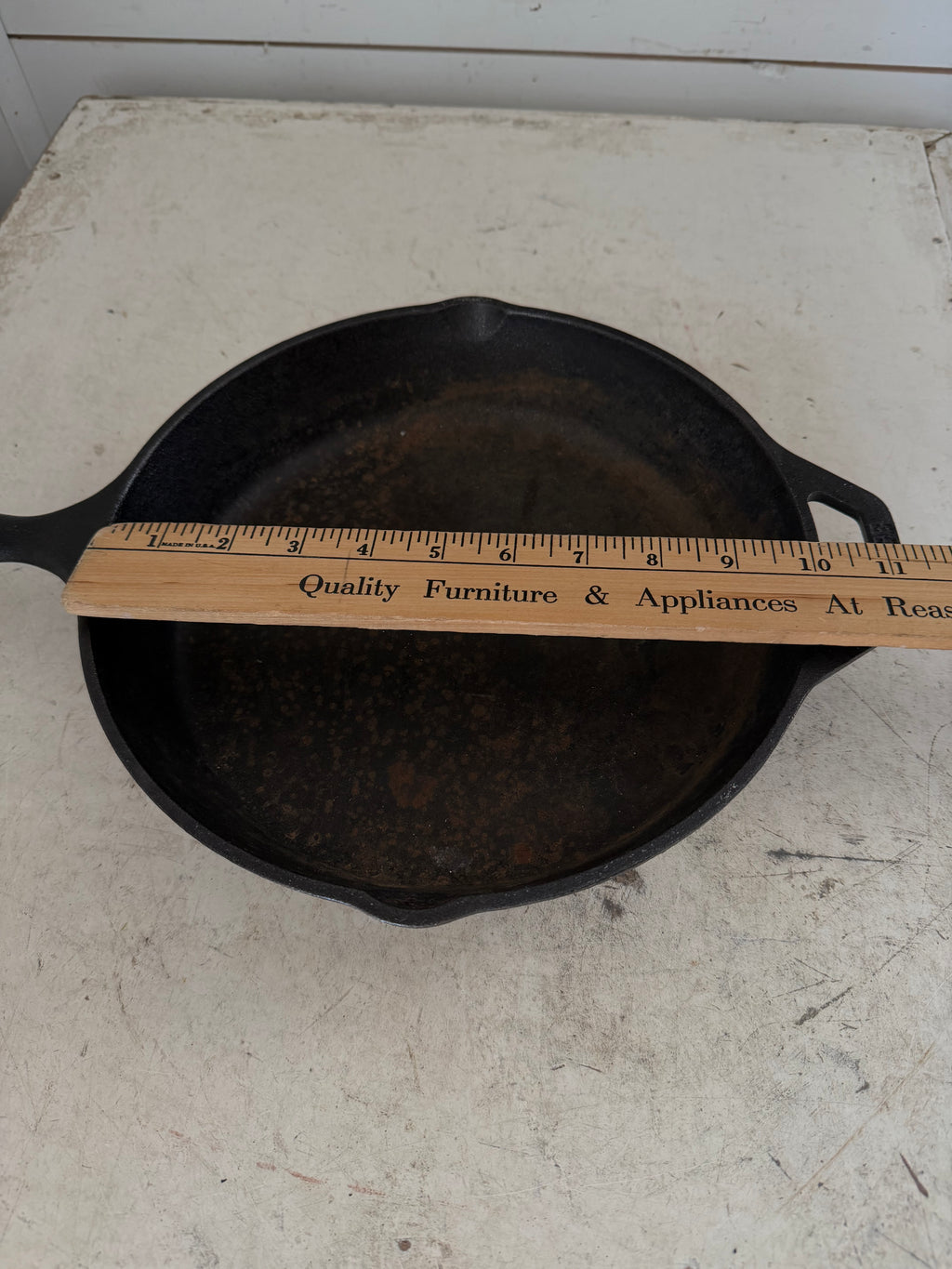 Lodge Cast Iron Round Pan - Will get cleaned and seasoned