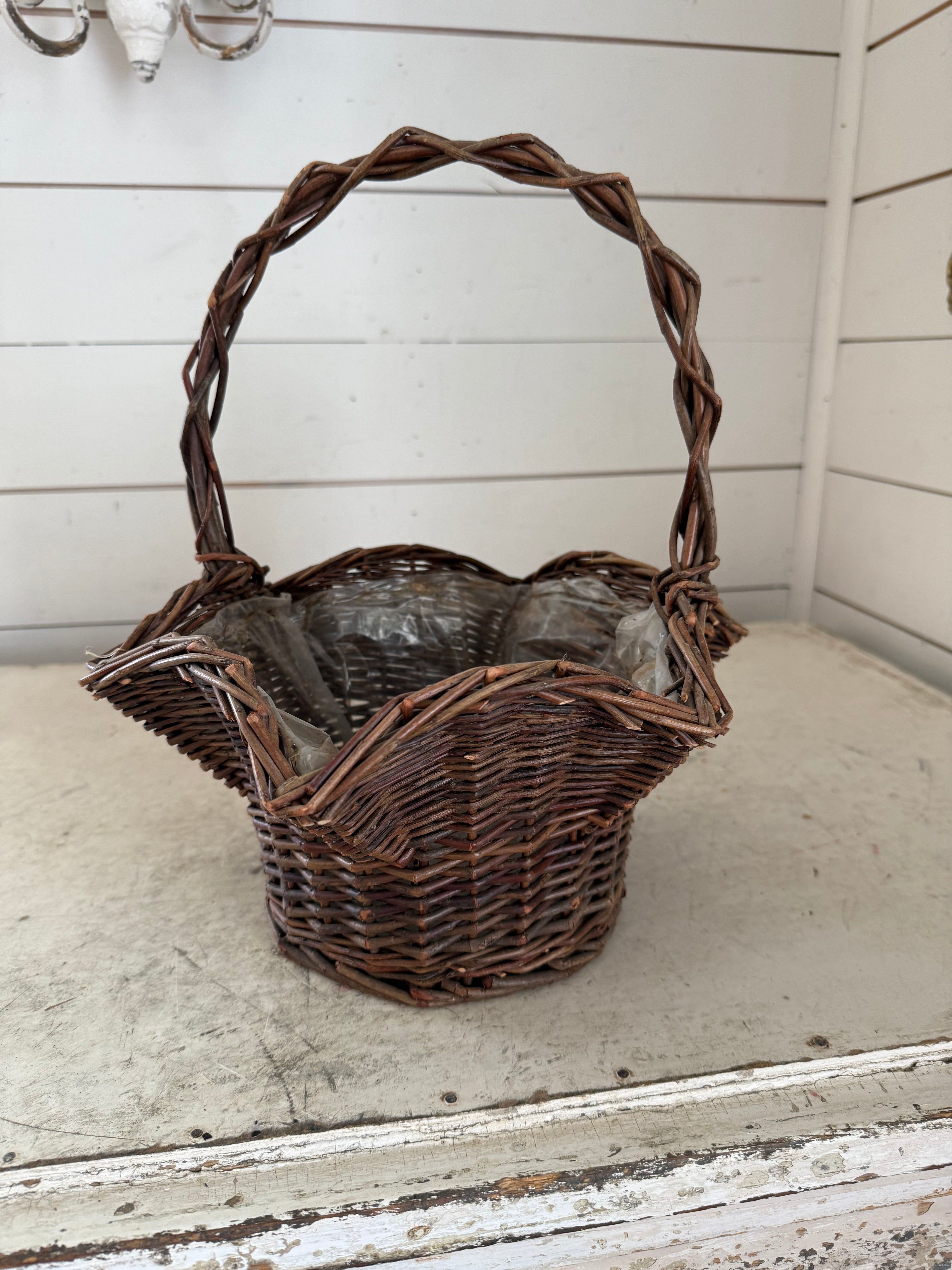 Ruffle Edge Basket