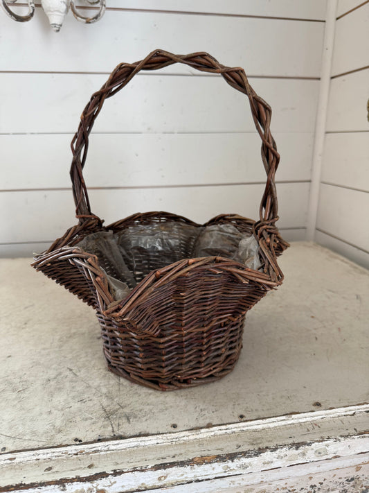 Ruffle Edge Basket