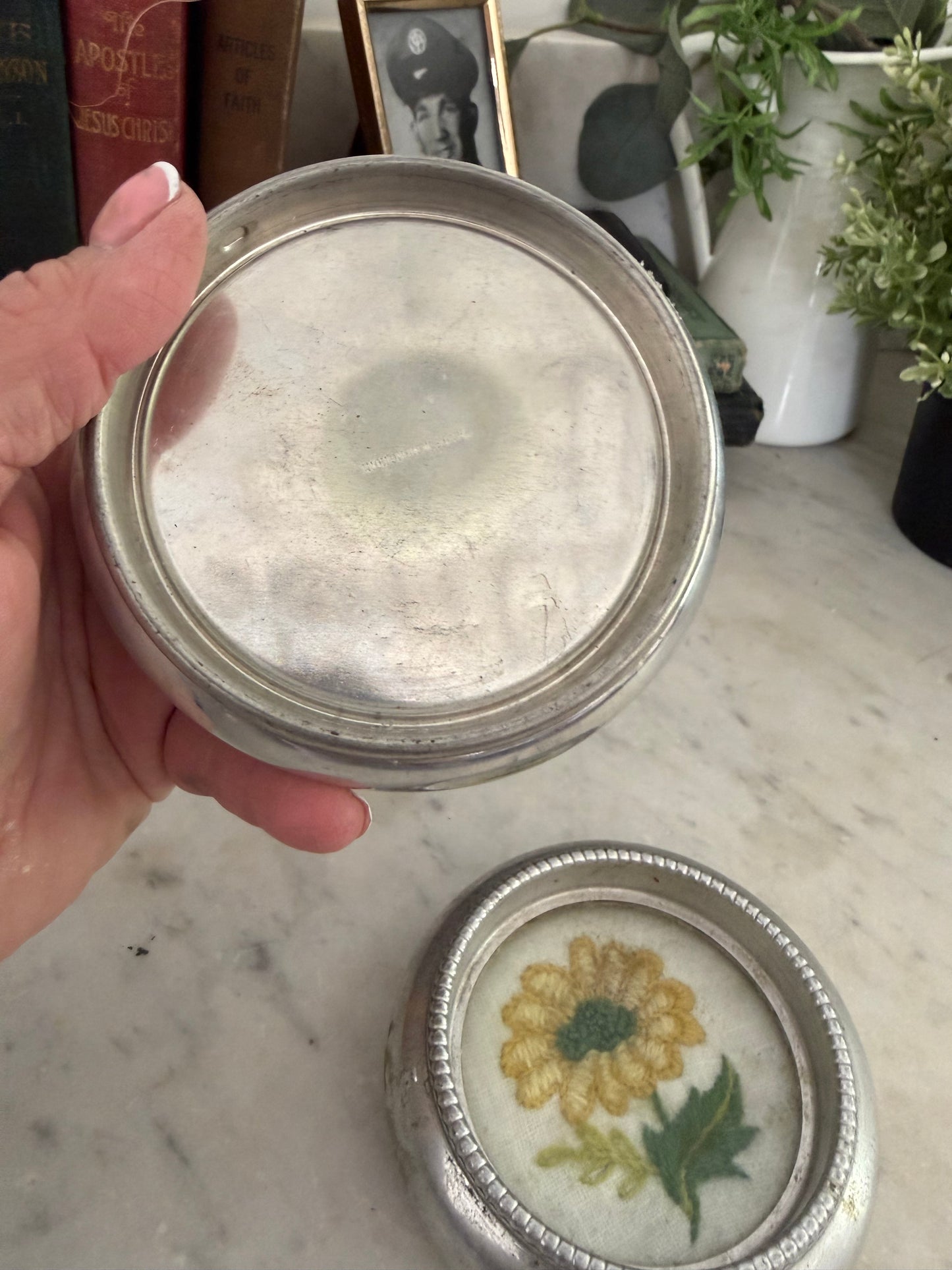 Set of 2 Needlework Crewel Round Frames Metal Glass With Completed Floral Art