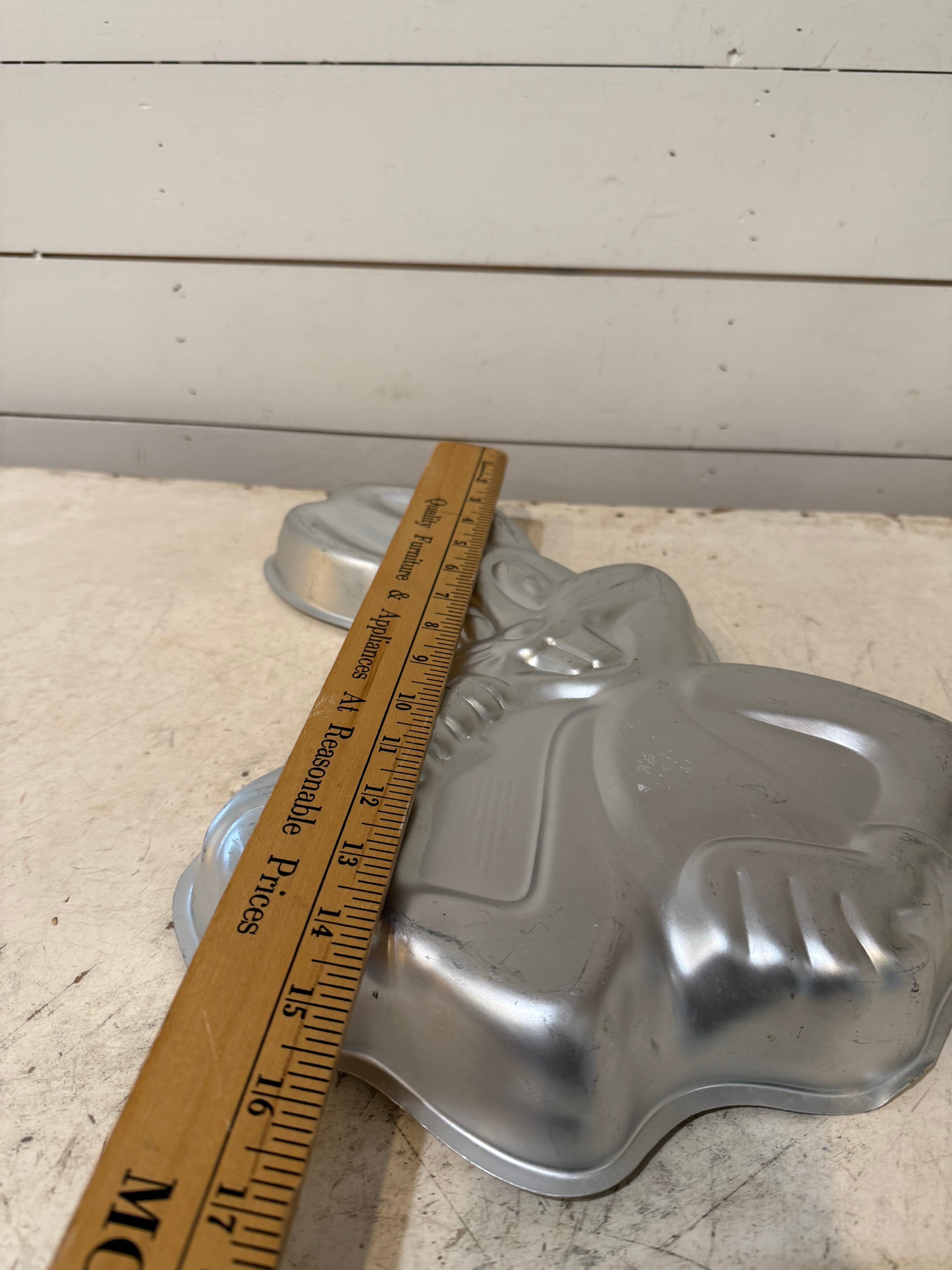 Vintage Bugs Bunny cake pan made by Wilton in 1978