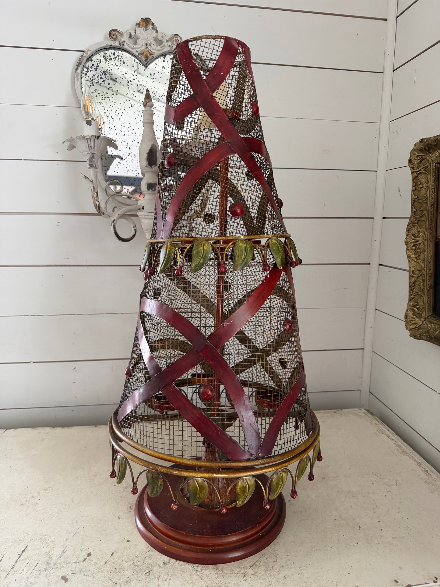 Vintage-style metal Christmas tree tealight holder
