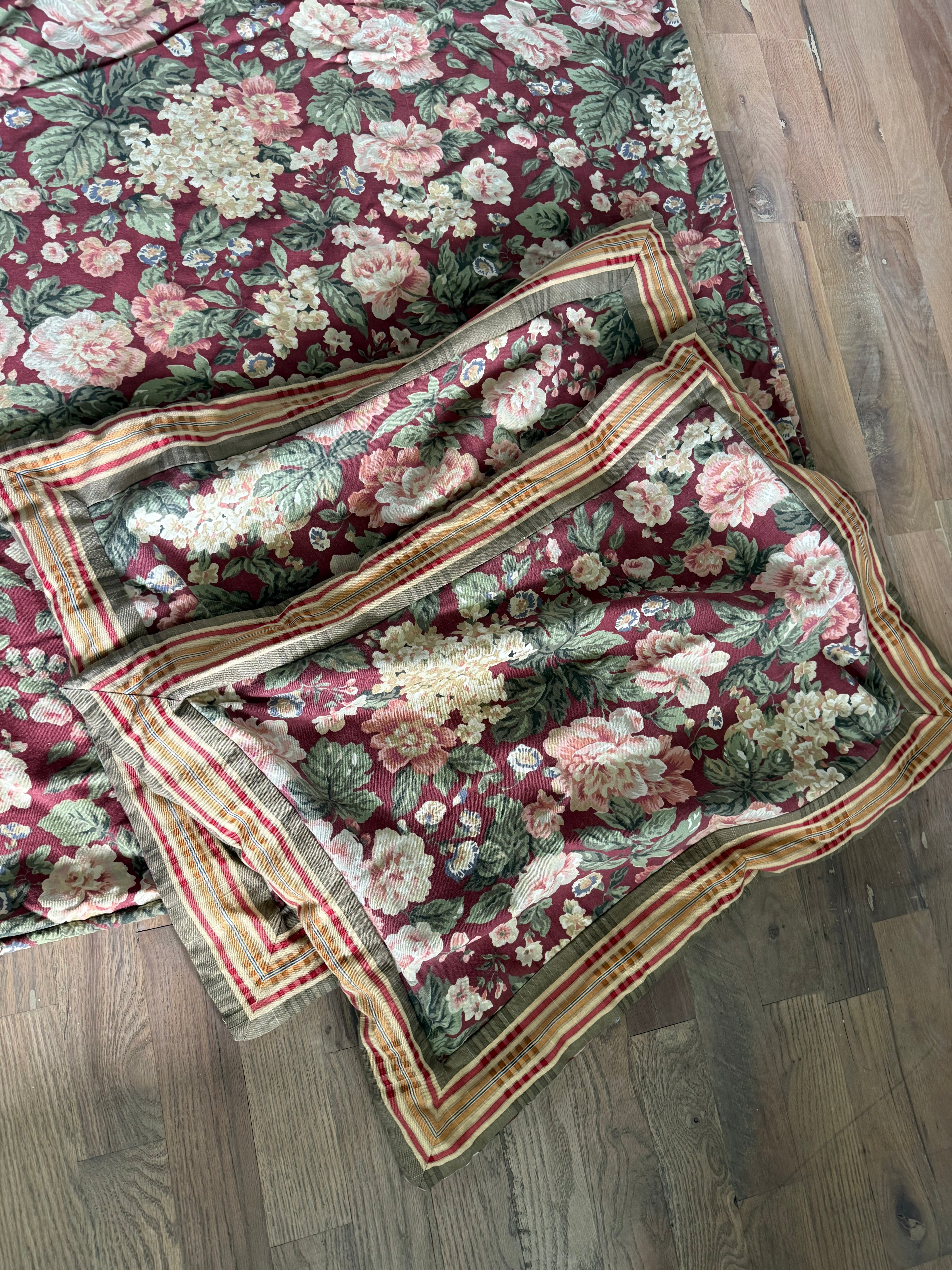Queen size floral duvet with matching pillow shams