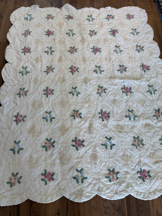 Vintage style quilt with cabbage roses as is