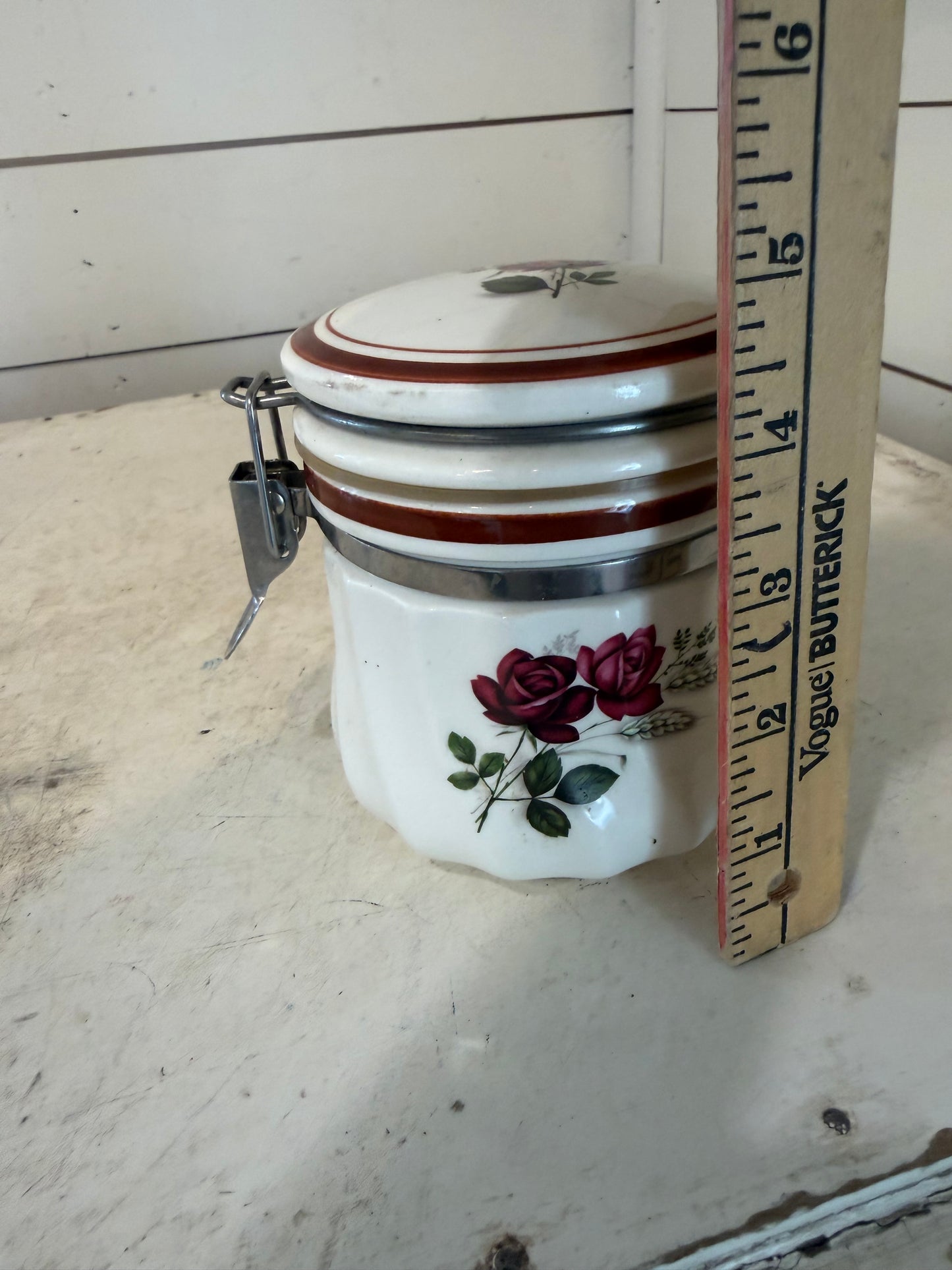 Vintage rose hermetic jar