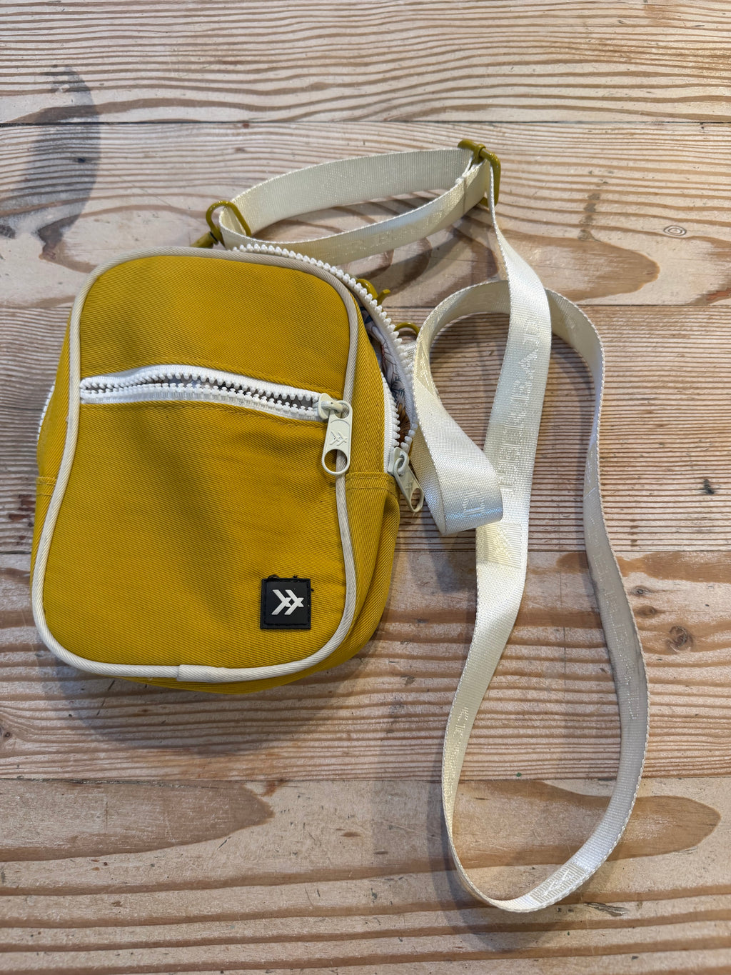 Thread Crossbody Bag - Golden