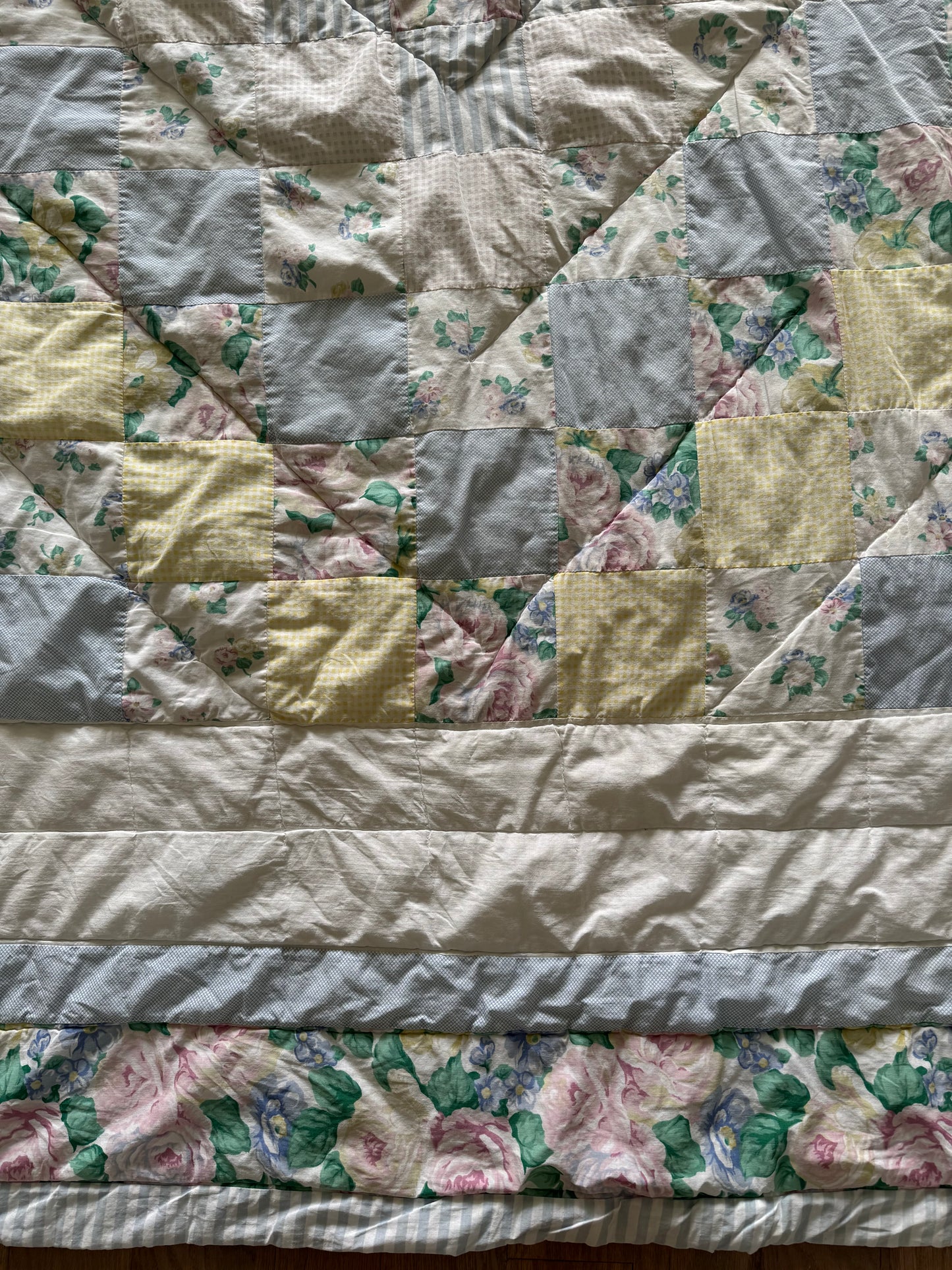 Full size pastel floral quilt